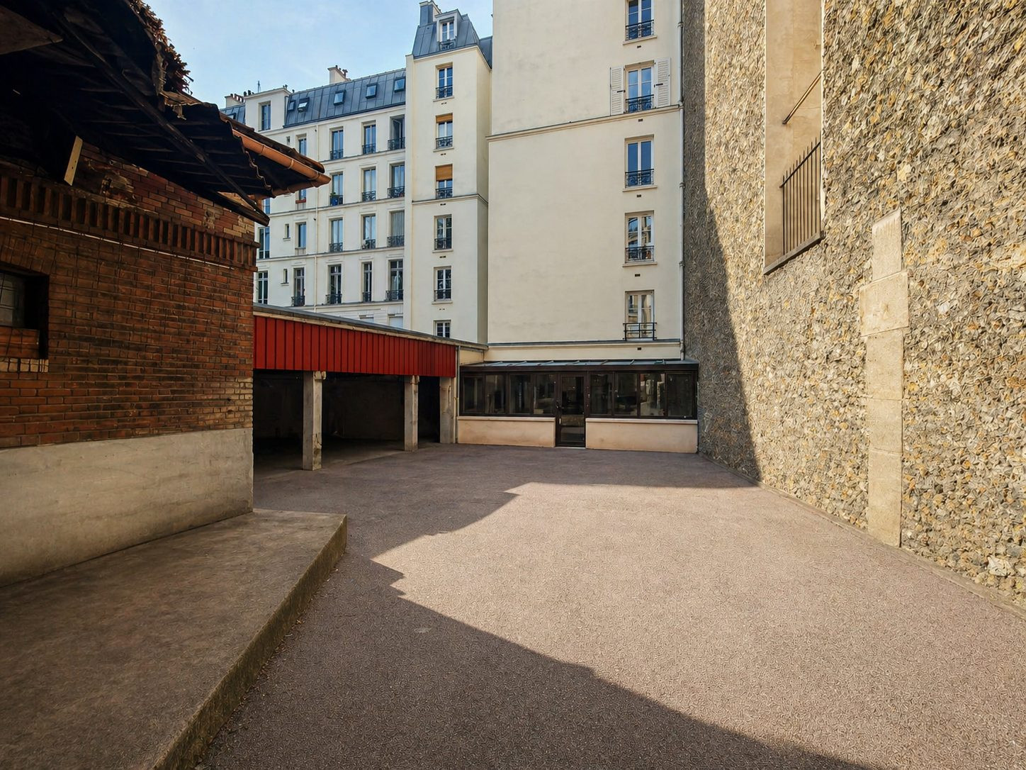 Local commercial 395 m² · à Paris · 395 m² · 201 600 €