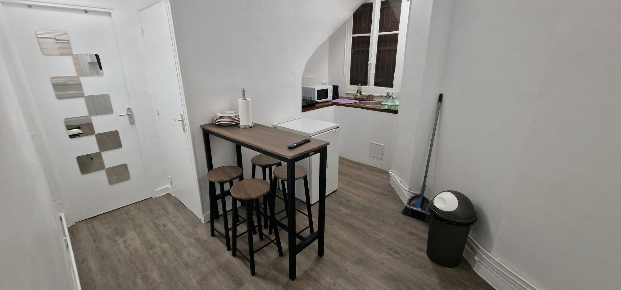 PARIS 15ᵉ – CESSION DE DROIT AU BAIL – EXCELLENT EMPLACEMENT · 65 m² · 36 000 €