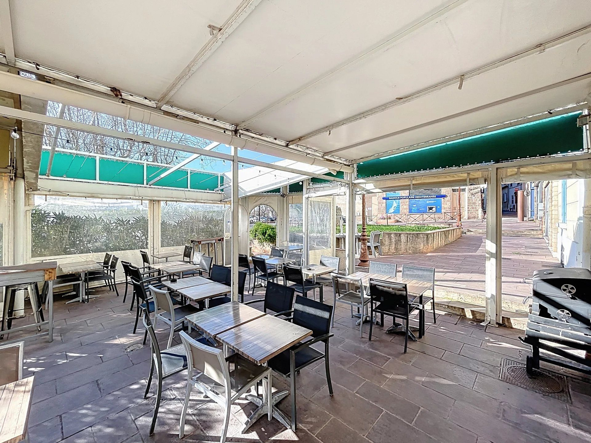 RESTAURANT - BAR - ICE CREAM PARLOR 4