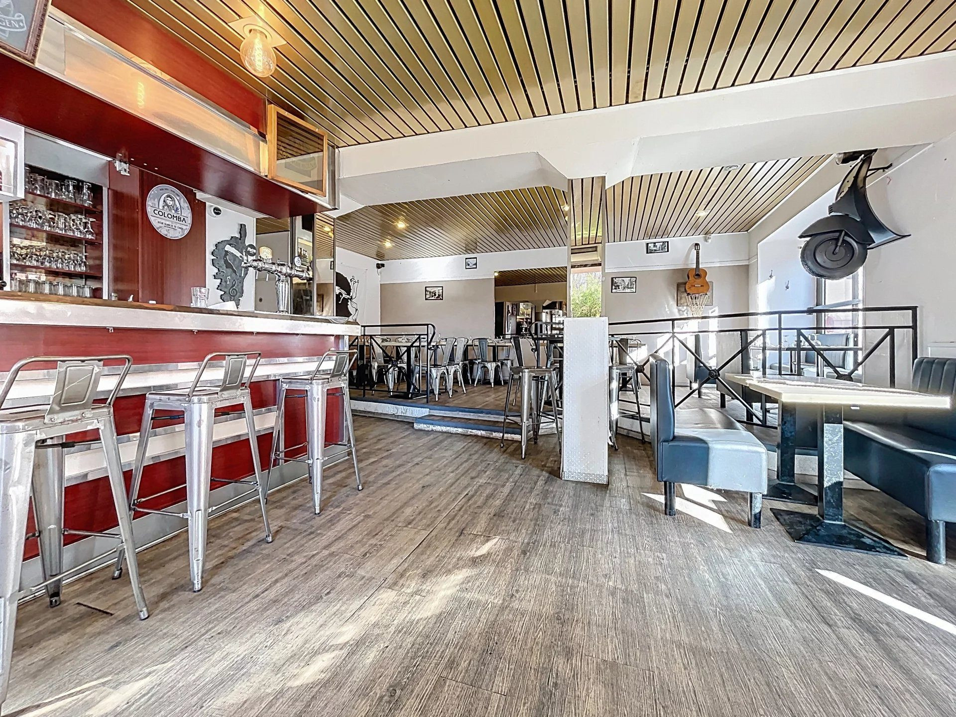 RESTAURANT - BAR - ICE CREAM PARLOR 3
