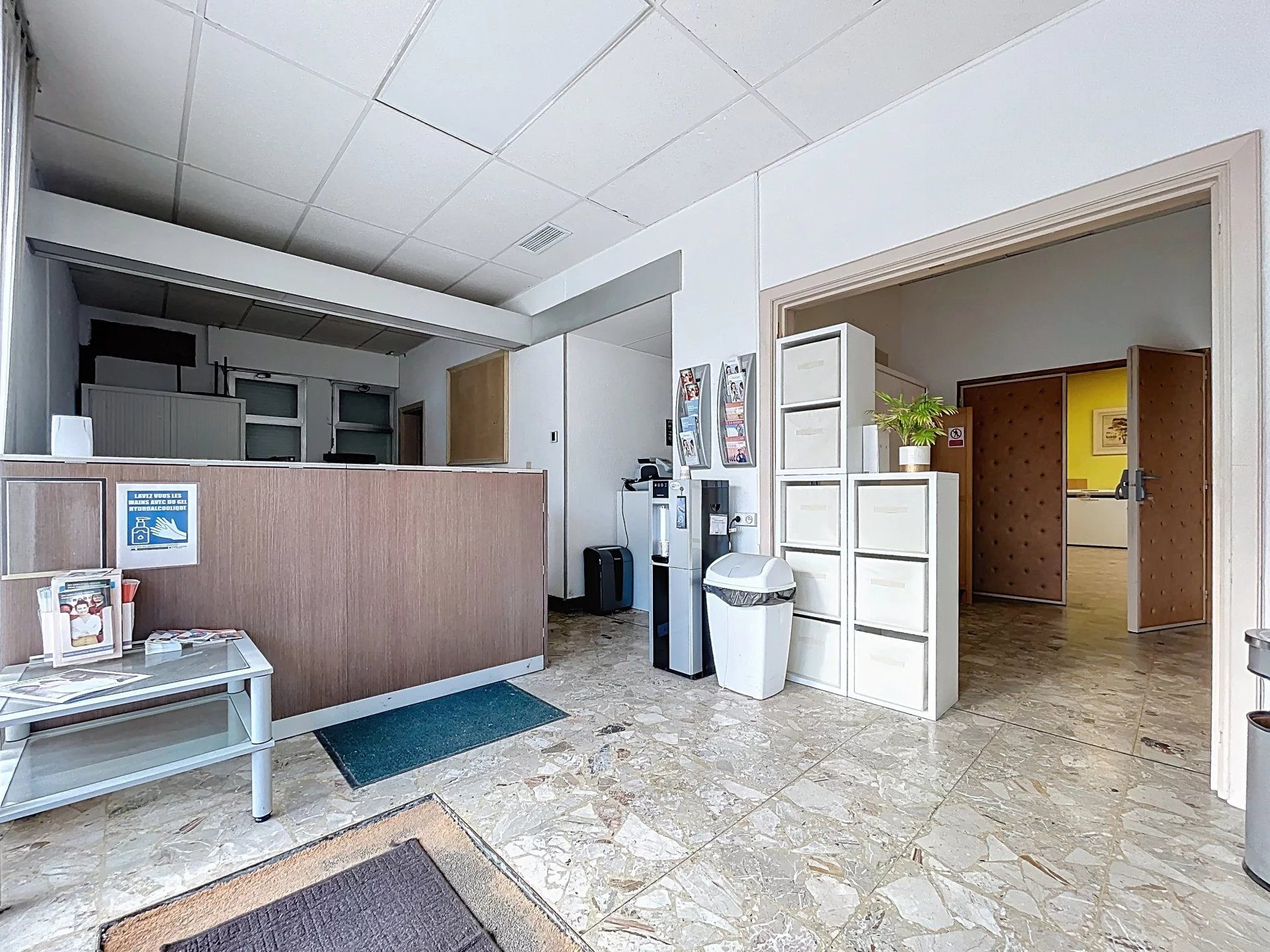 Local commercial 165 m² · à Fréjus · 165 m² · 295 000 €