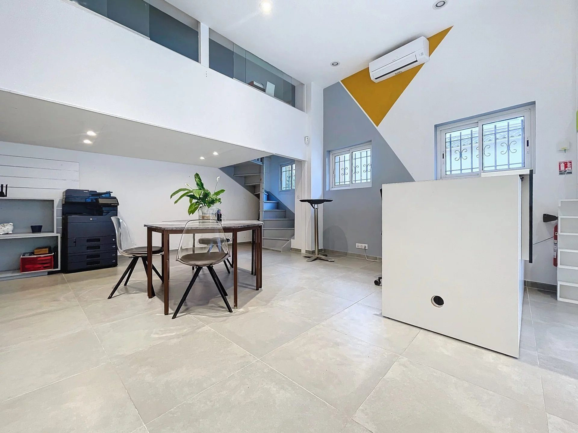 Commercial space in the heart of Saint-Raphaël over 100 m² 4