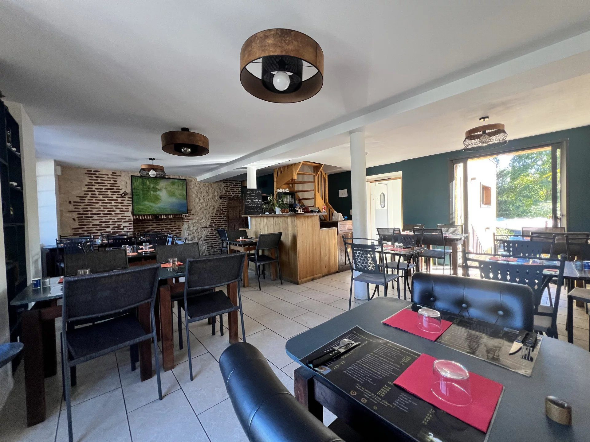 Murs et fonds en restauration Le Bugue · 300 m² · 378 000 €