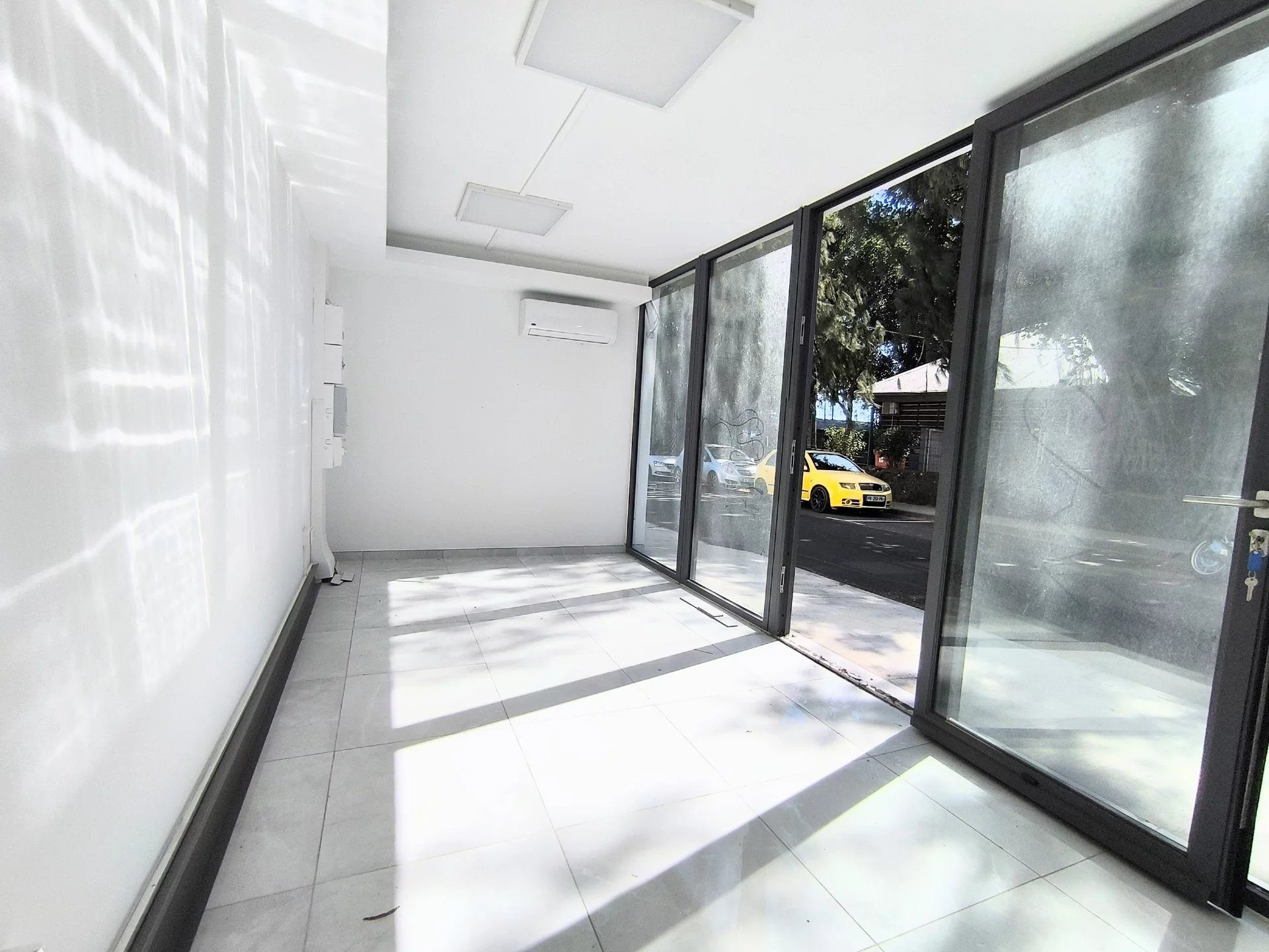 Local commercial 19 m² · à Saint-Pierre · 19 m² · 62 000 €