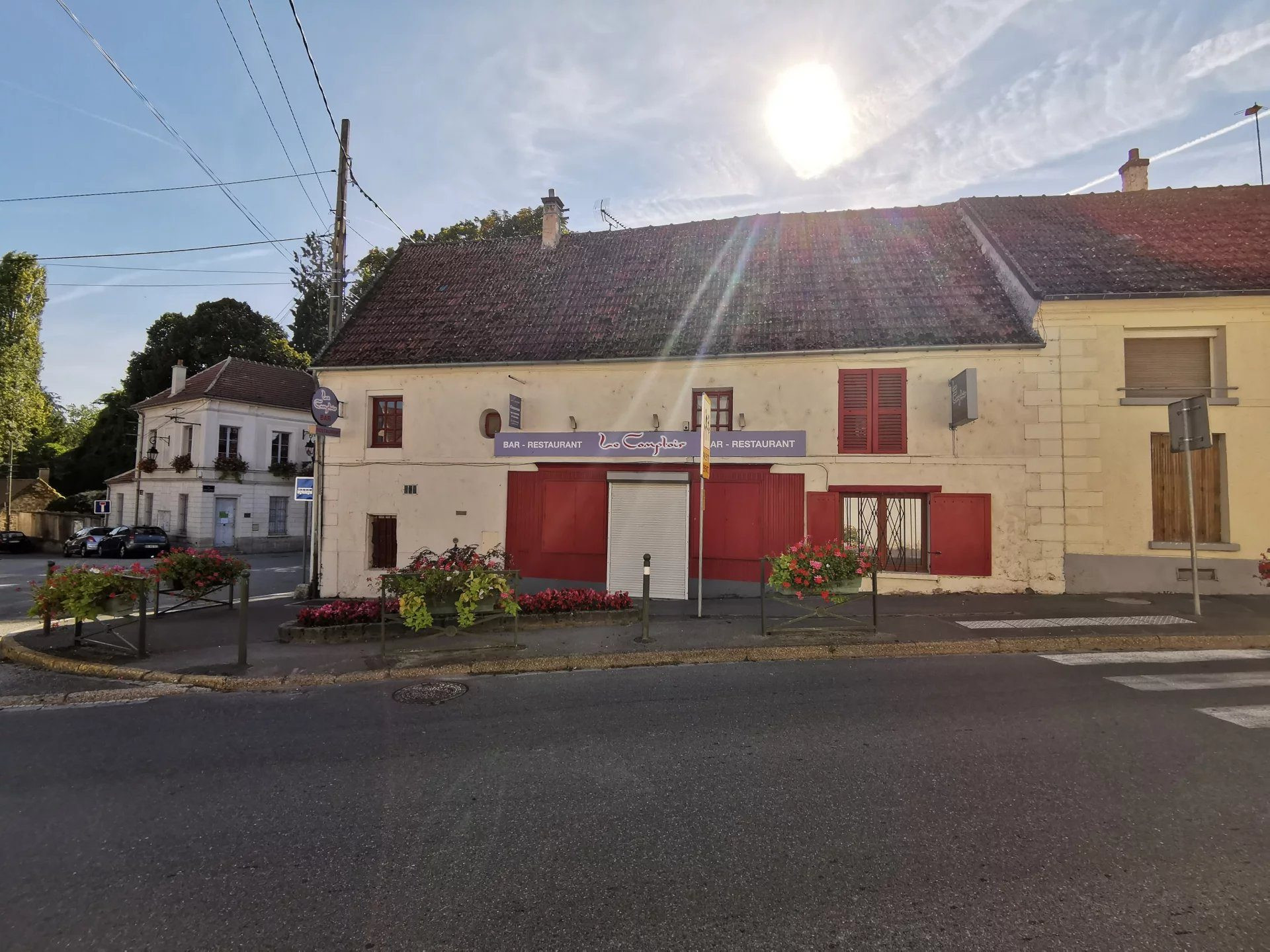 ️ À vendre – Restaurant Bar avec Terrasse – 56 couverts + Appartement · à Étrépilly · 160 m² · 275 000 €