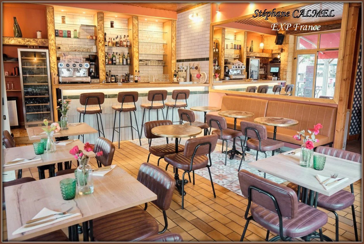 A vendre - Fonds de commerce bar restaurant avec logement - En plein coeur de la bastide de Beaumontois en Périgord -du-Périgord (24)