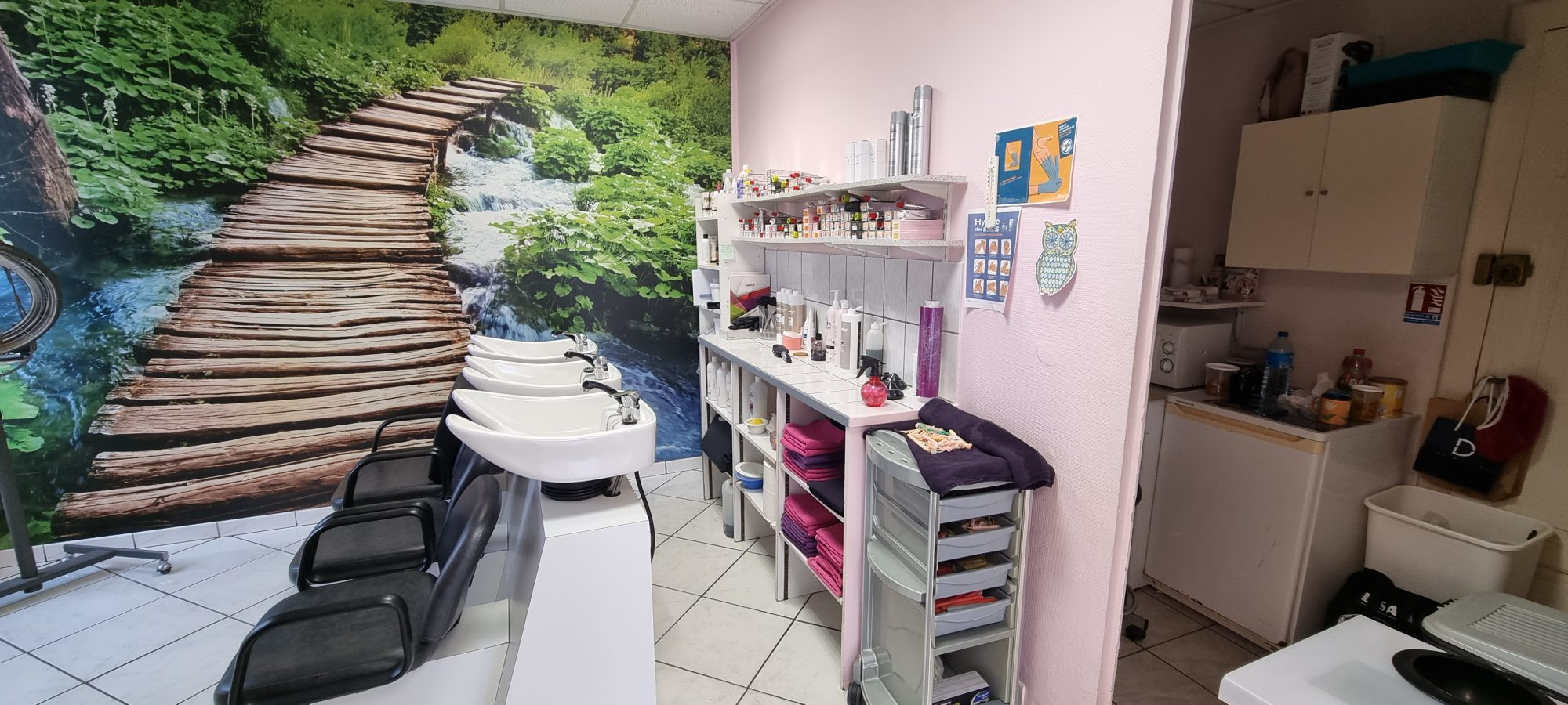 UNISEX HAIR SALON 3