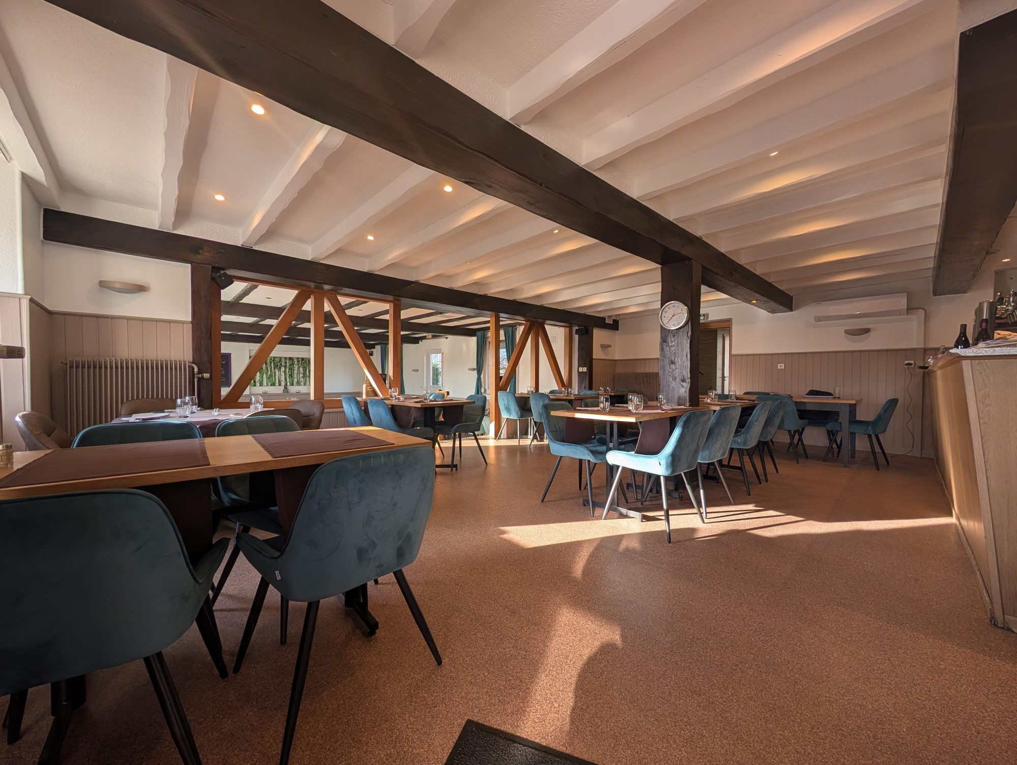 RESTAURANT BUSINESS FOR SALE – THRIVING ESTABLISHMENT IN CERNAY 4
