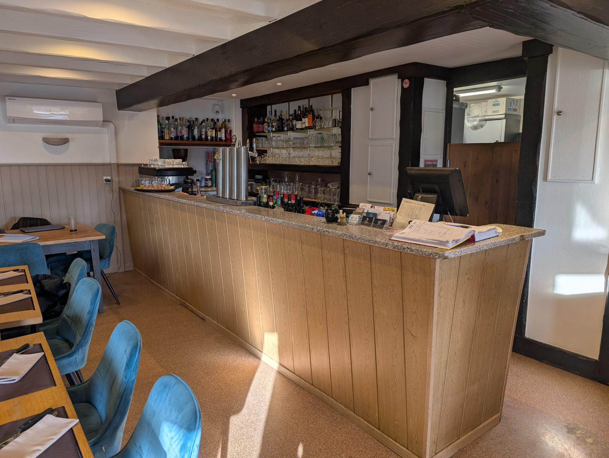 RESTAURANT BUSINESS FOR SALE – THRIVING ESTABLISHMENT IN CERNAY 5