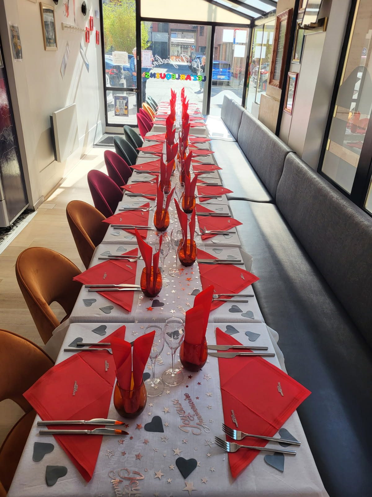 Welcoming Establishment with Bar and Restaurant Activity 2