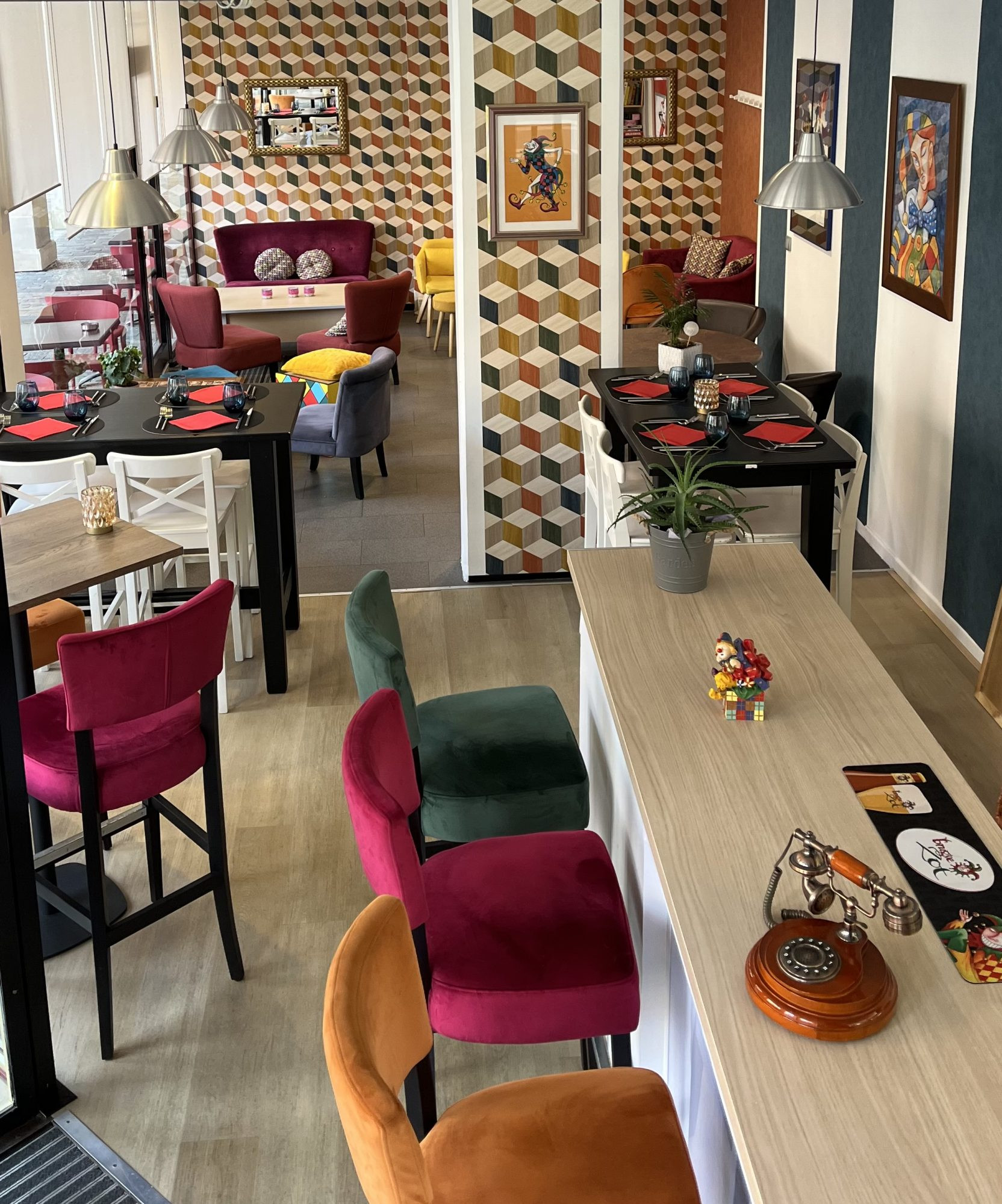 Établissement convivial avec activité Bar et Restauration