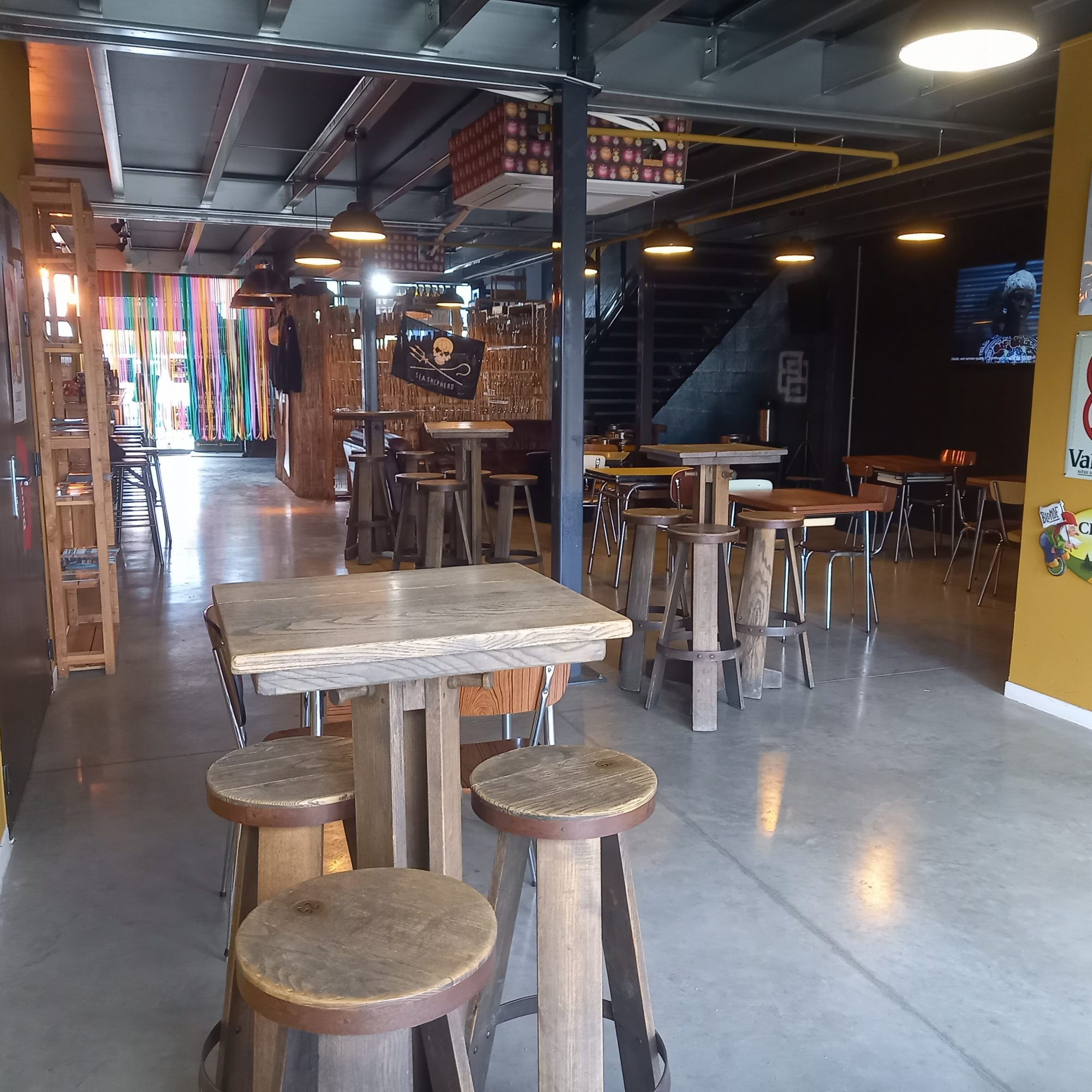 BAR-CAVE CLÉ EN MAIN – 316 M² – FORT POTENTIEL - LA VILLE AUX DAMES