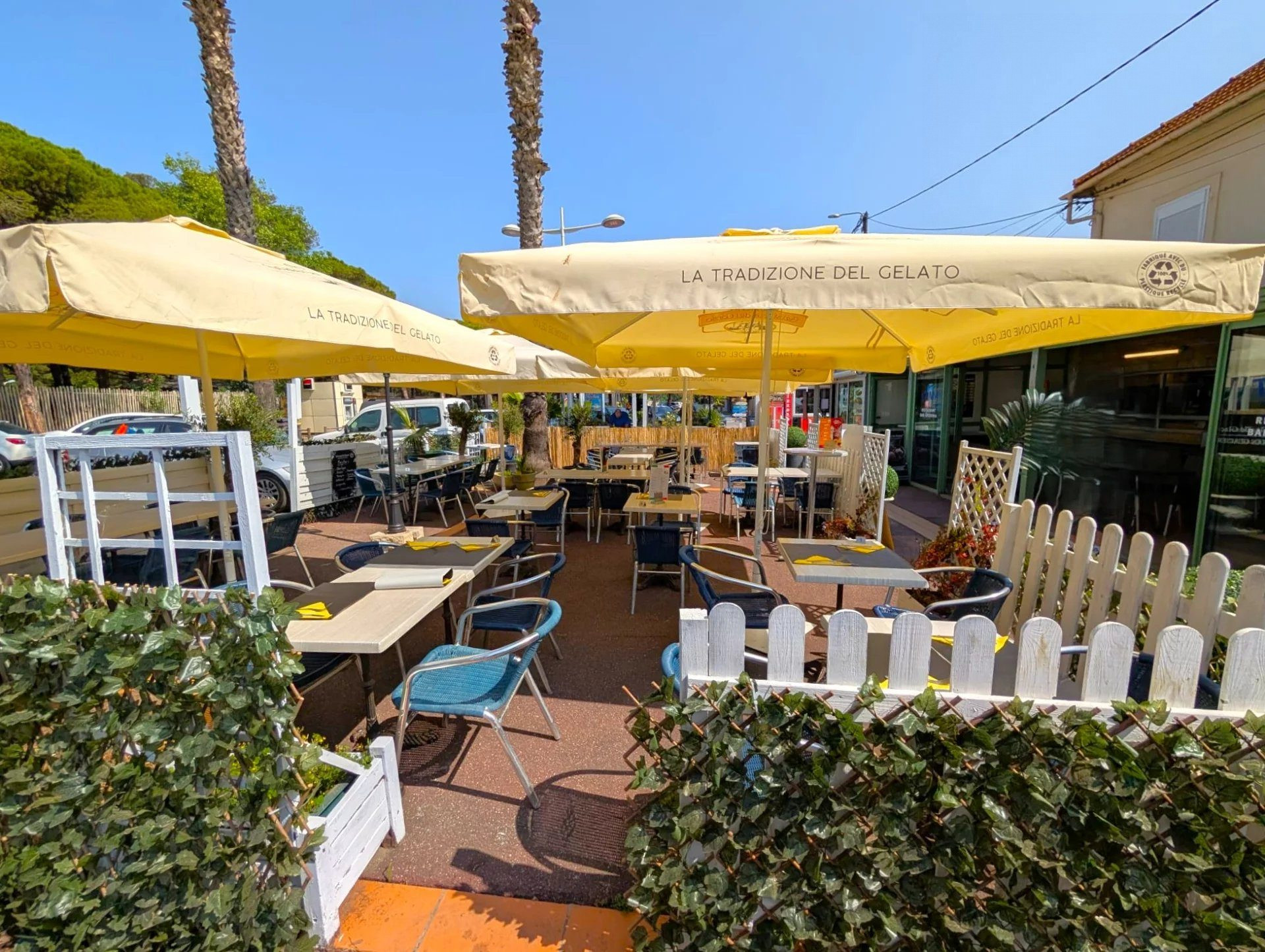 Local commercial + Appartement T4 – Emplacement n°1 La Tamarissière – Prêt à exploiter