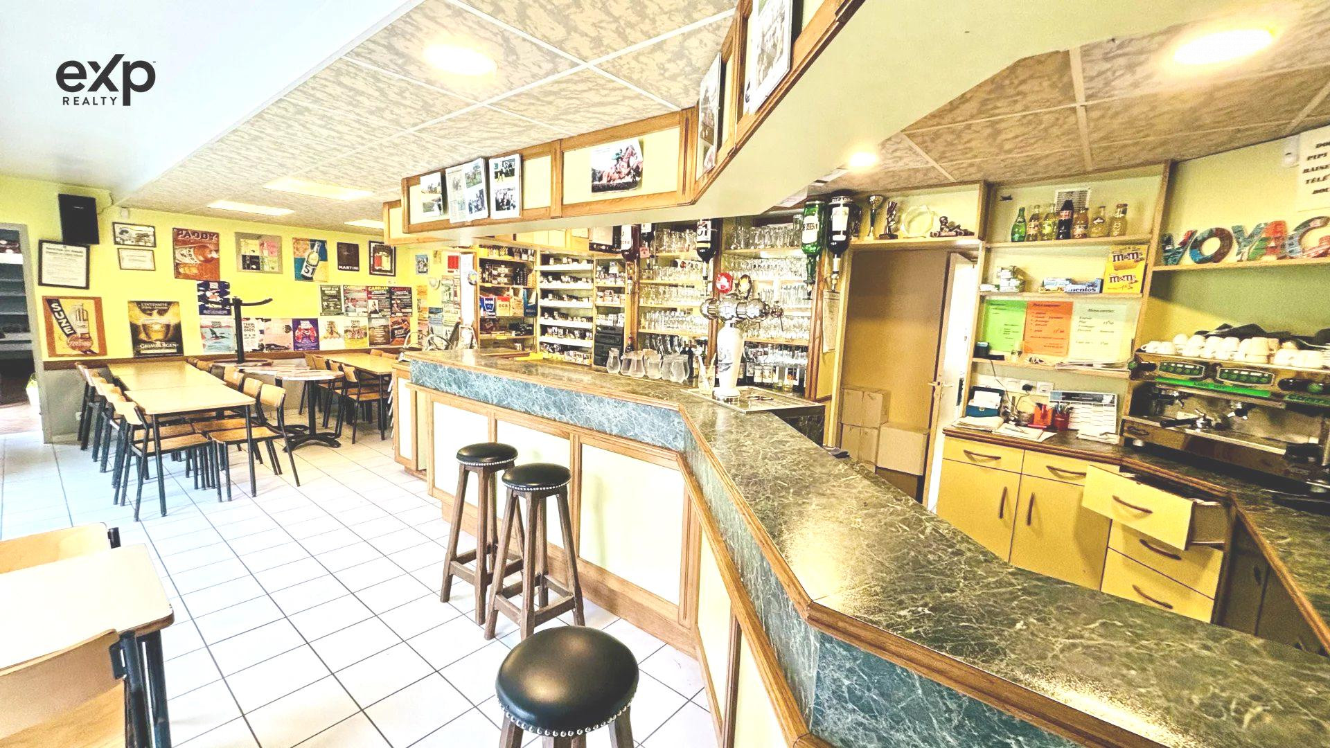 Business for sale in Carelles