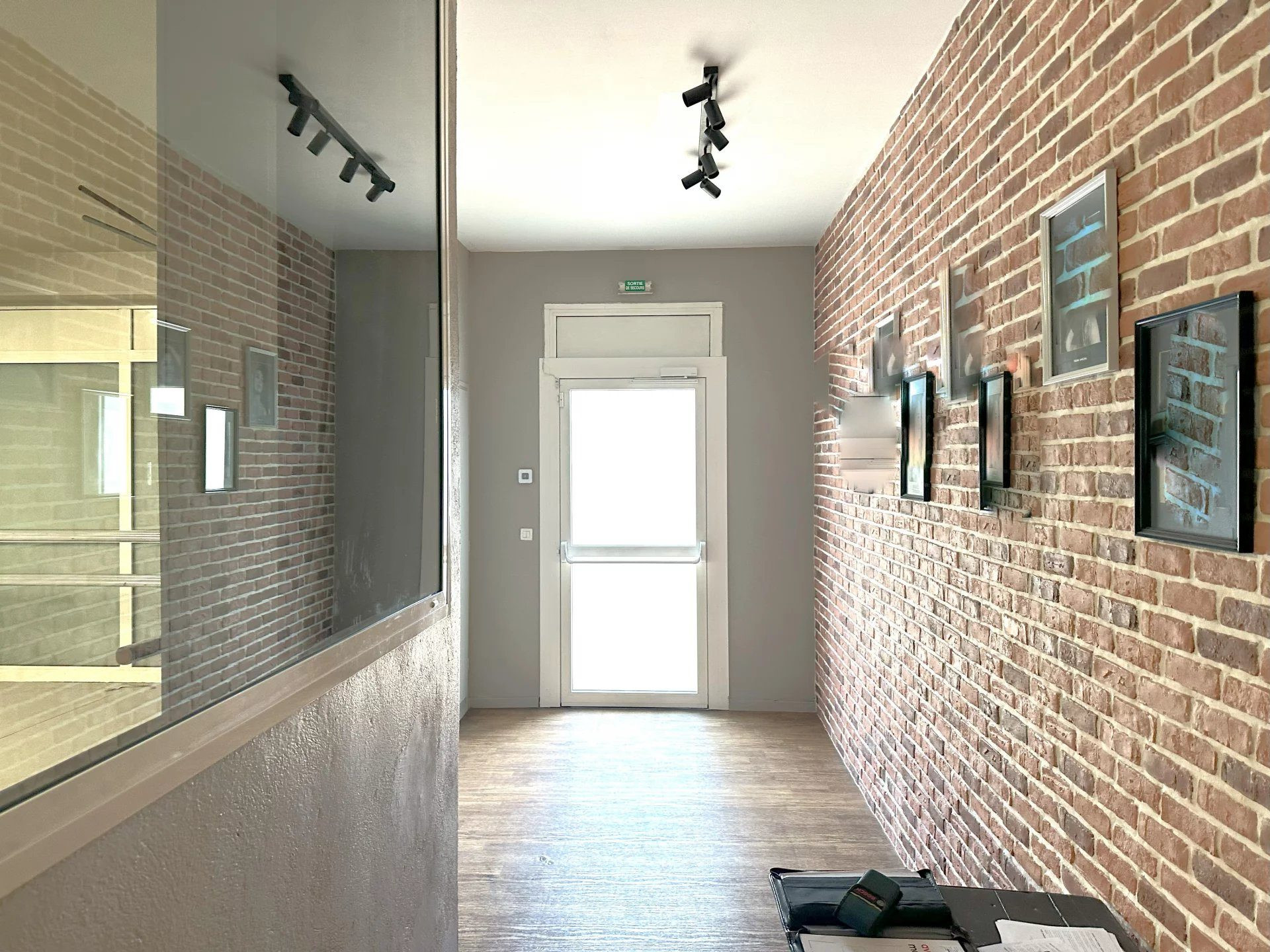 En eXclusivité / Local commercial de 282 m² - Investissement locatif / quartier  Barbès