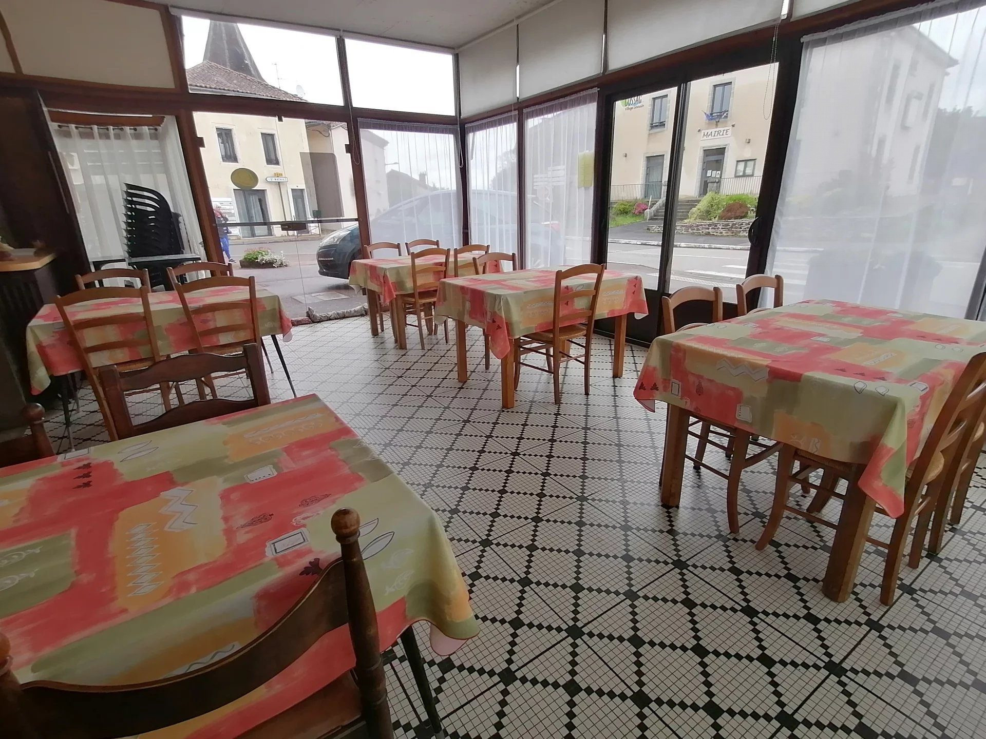 Commercial property, former bar hotel-restaurant in Cussac 5