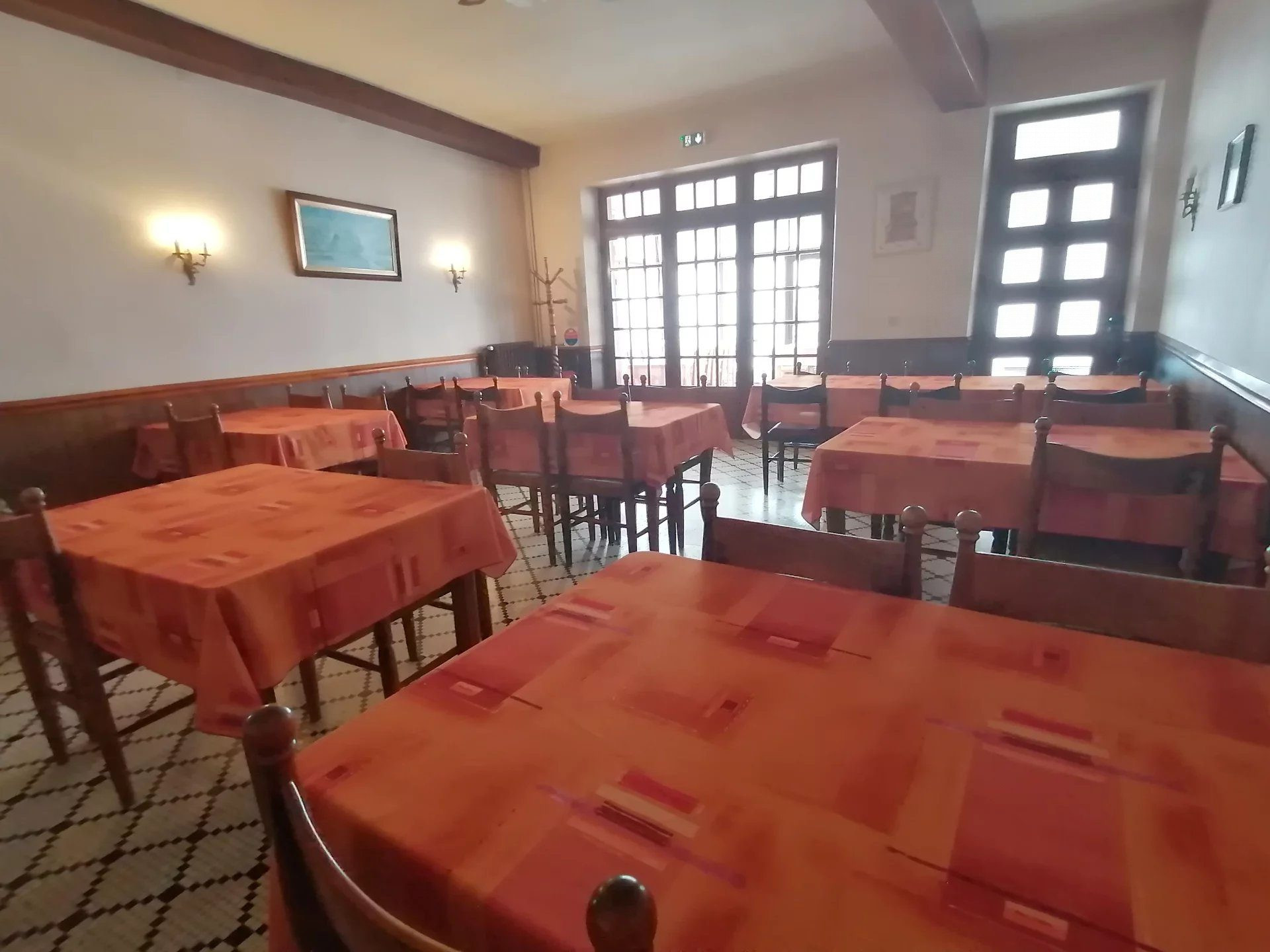 Commercial property, former bar hotel-restaurant in Cussac 3