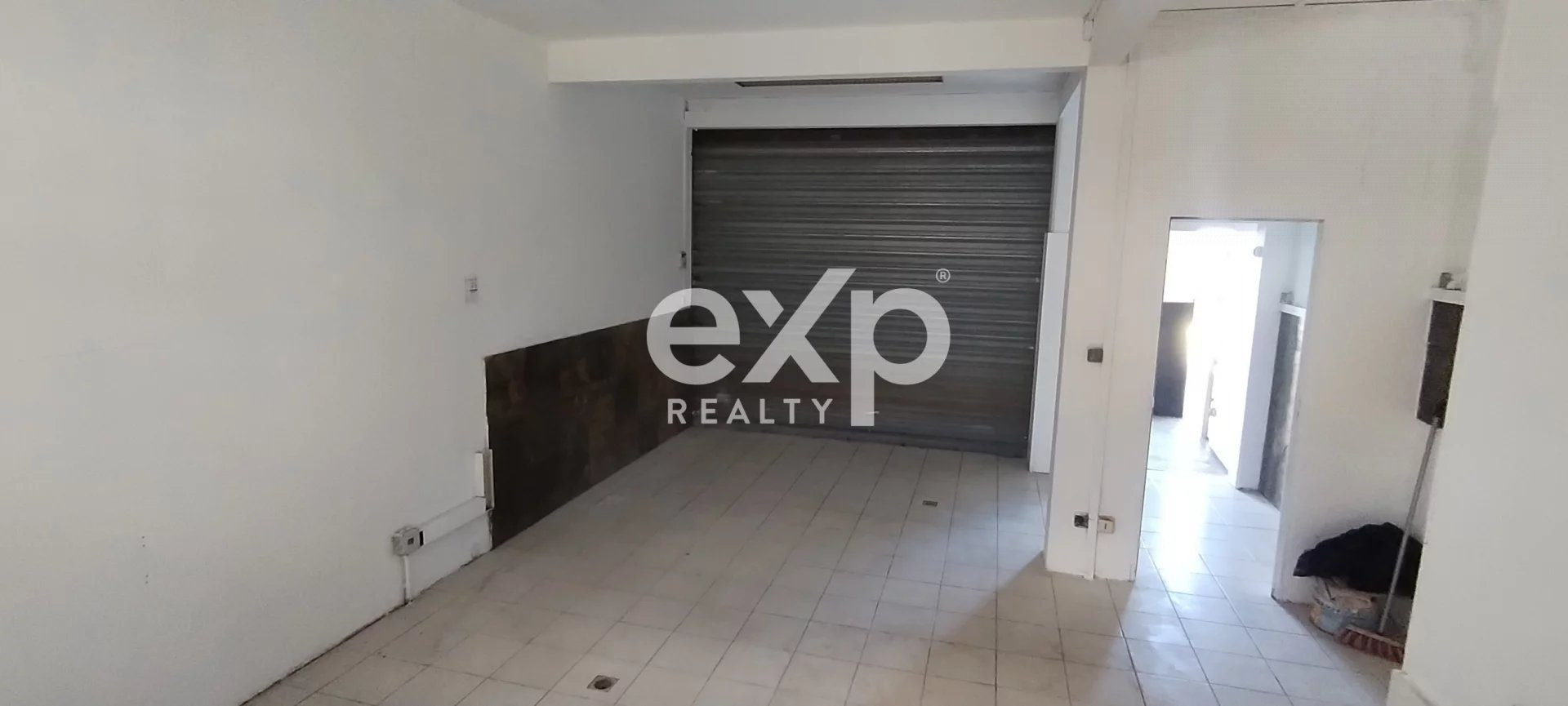 Saint-Pierre, Bus Station, Commercial Space 38 m2 For Sale Leased 4