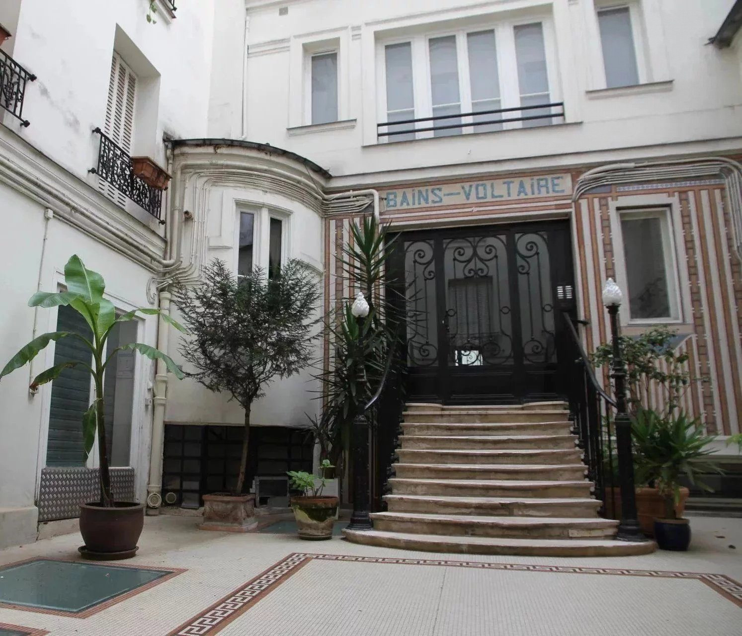 VOLTAIRE - Paris 11 ème Local de 151 m² à vendre dans une cour classée
