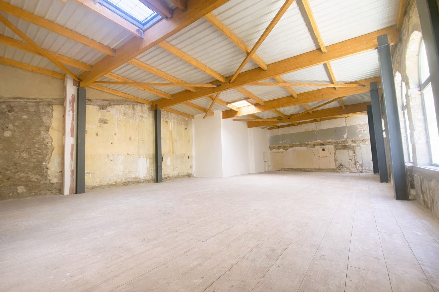 03200 VICHY - STRATEGIC REAL ESTATE VOLUME - CITY CENTER 3