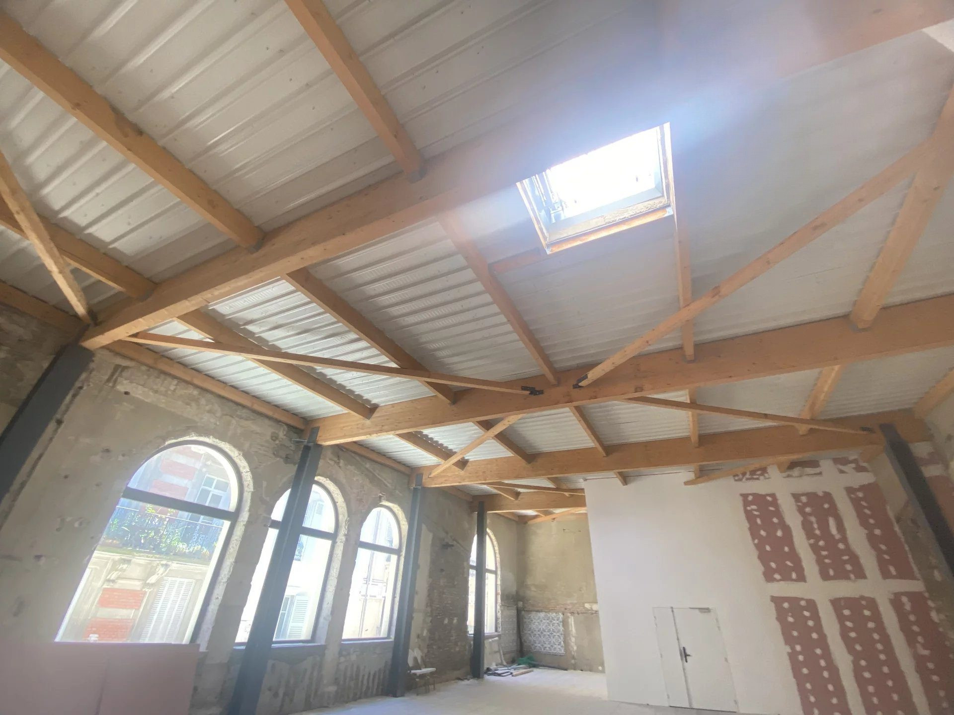 03200 VICHY - STRATEGIC REAL ESTATE VOLUME - CITY CENTER 4