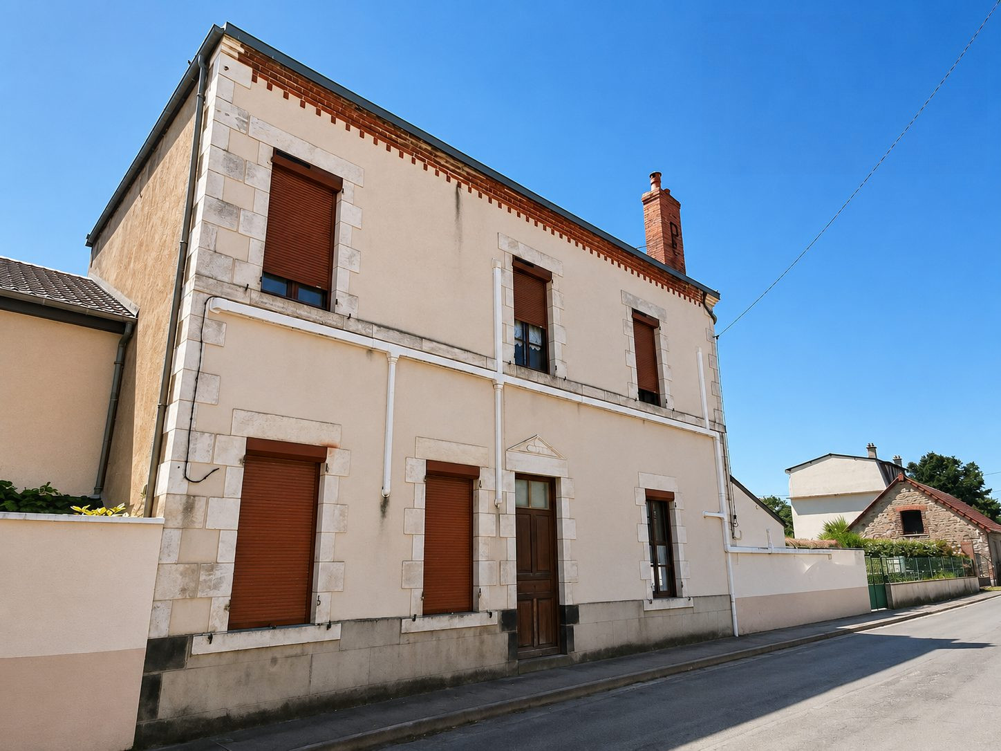 Building for sale in Évaux-les-Bains