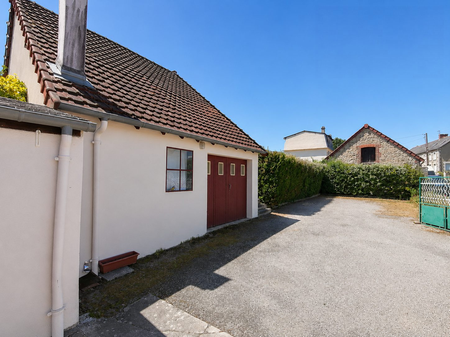 Building for sale in Évaux-les-Bains
