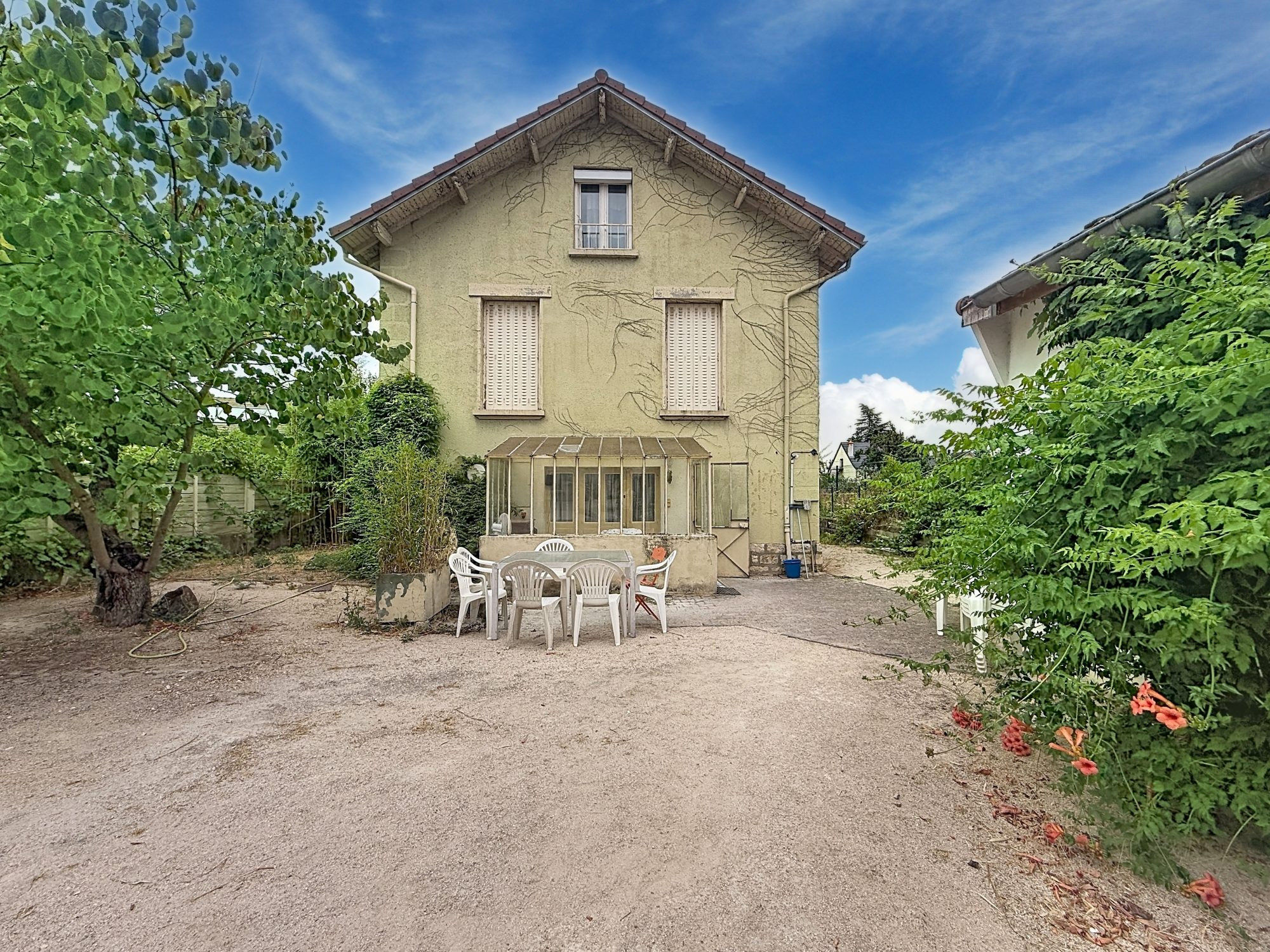 Immeuble dans Lux