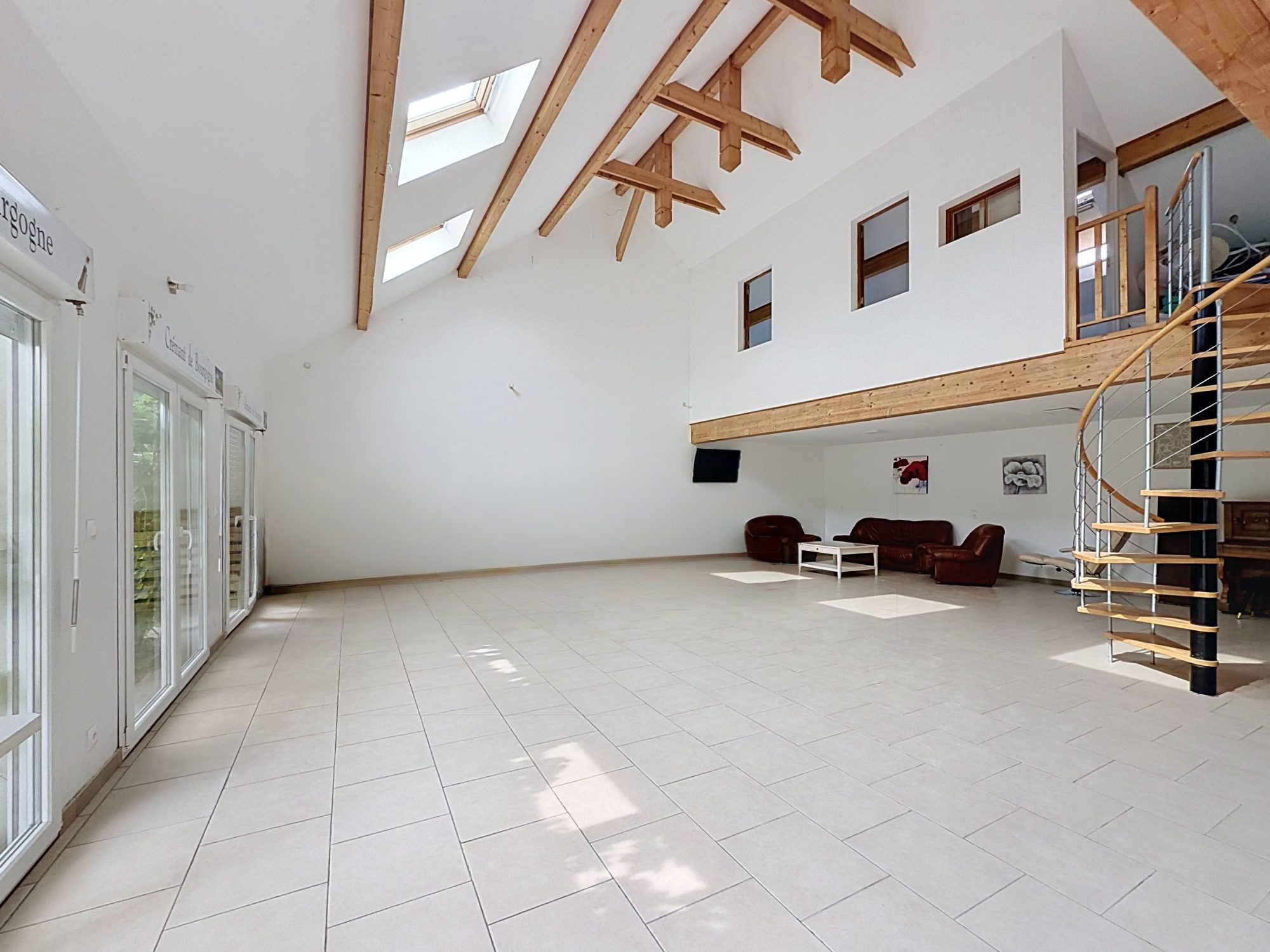 Ensemble immobilier de 7 gîtes Opportunité d'investissement rare à Lux (71100)
