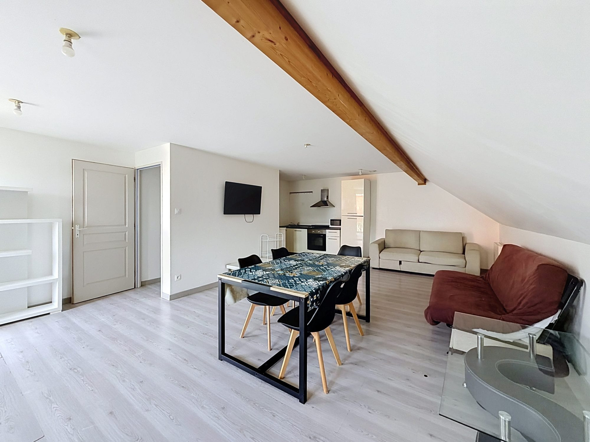 Real estate complex of 7 gîtes - Rare investment opportunity in Lux (71100) 5