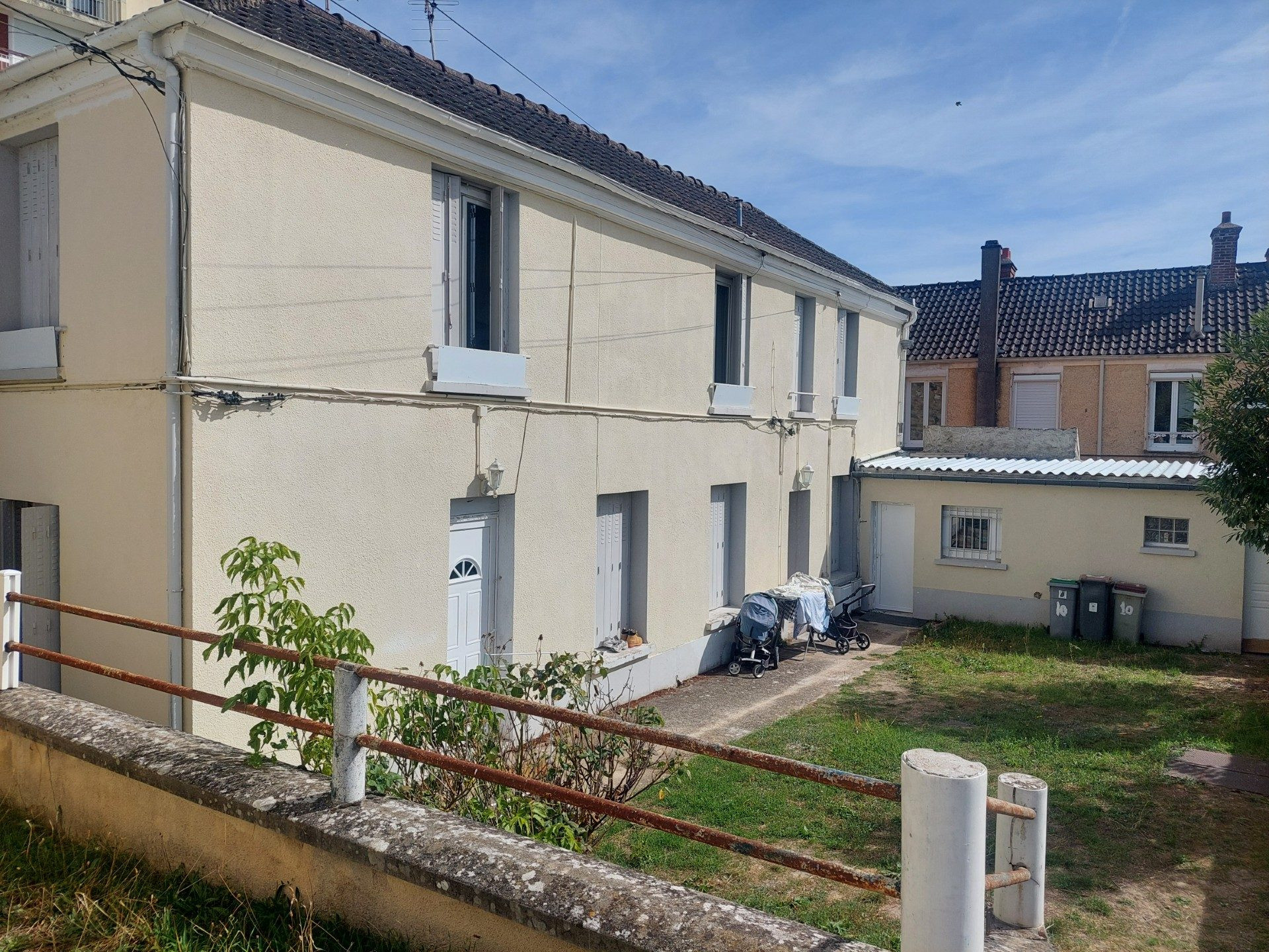 Pour investisseur : 2 immeubles proximité de la gare SNCF de FONTAINEBLEAU-AVON