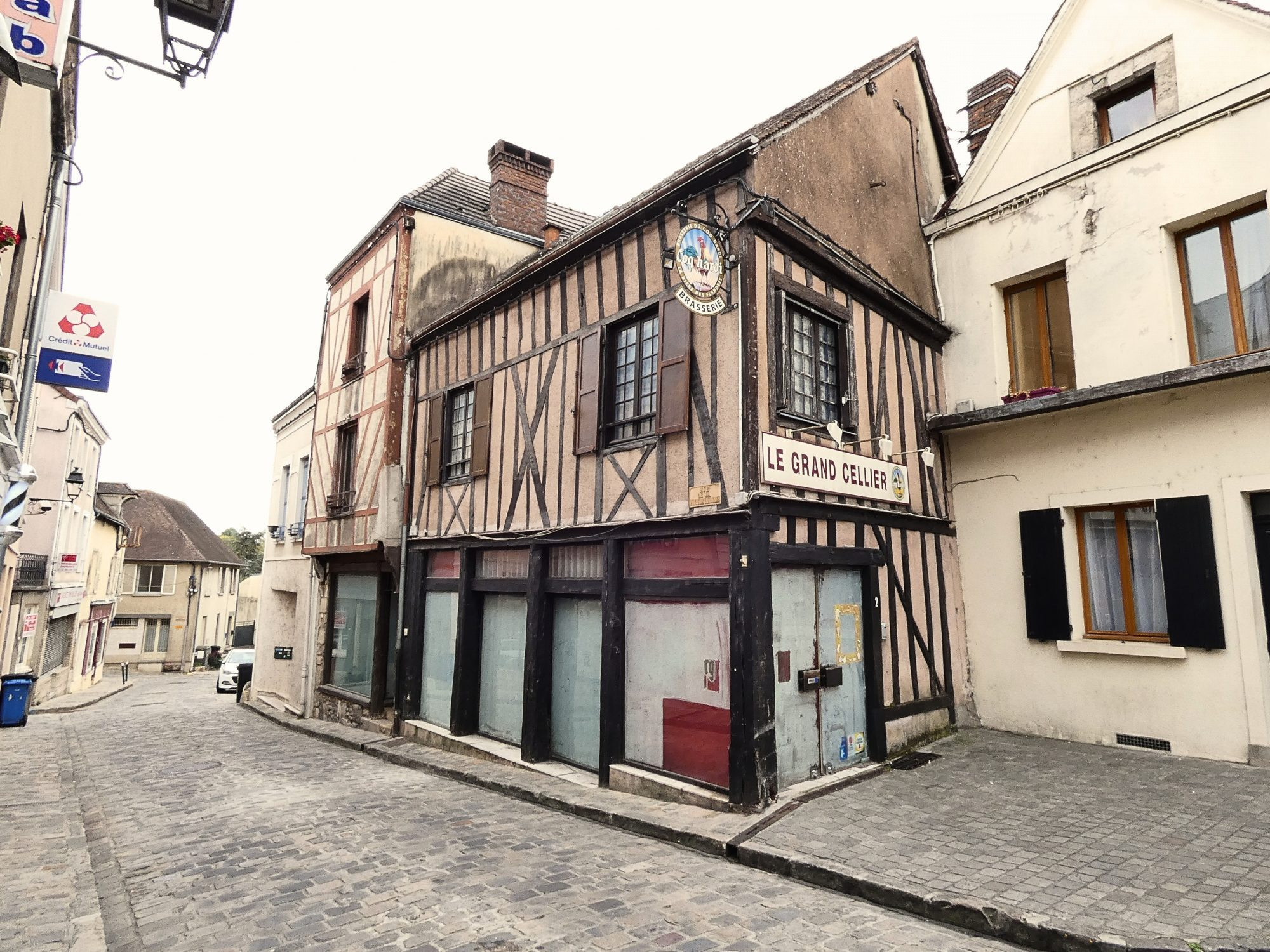 Immeuble commerce et habitation de 160 m², hyper-centre de Gallardon