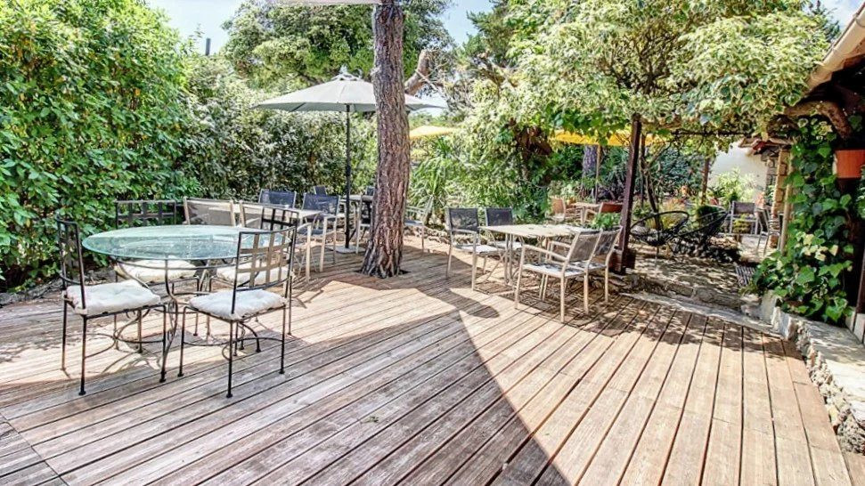 Commercial Property 211 m2 Restaurant + Apartment 3