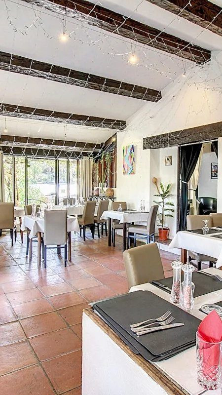 Commercial Property 211 m2 Restaurant + Apartment 5