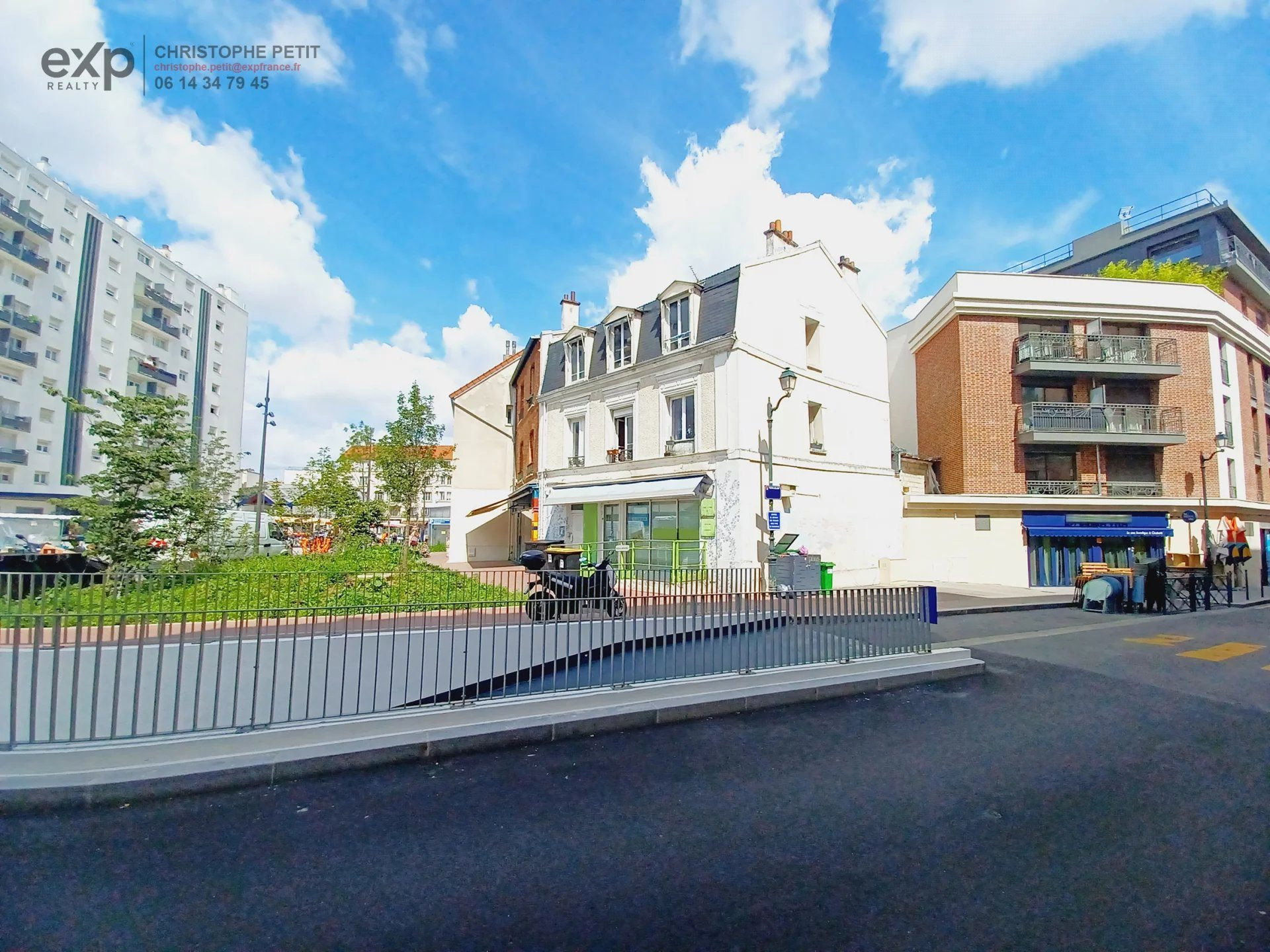 Building of 305 m² 2