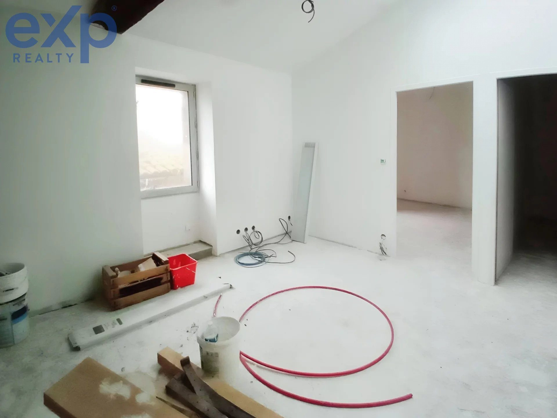 33430-BAZAS- INCOME-PRODUCING BUILDING – 6 APARTMENTS–CITY CENTER 5
