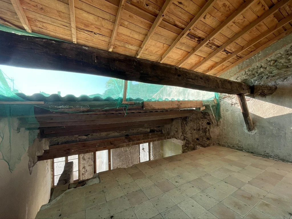 Immeuble 197 m² · à Saint-Ambroix · 197 m² · 69 000 €