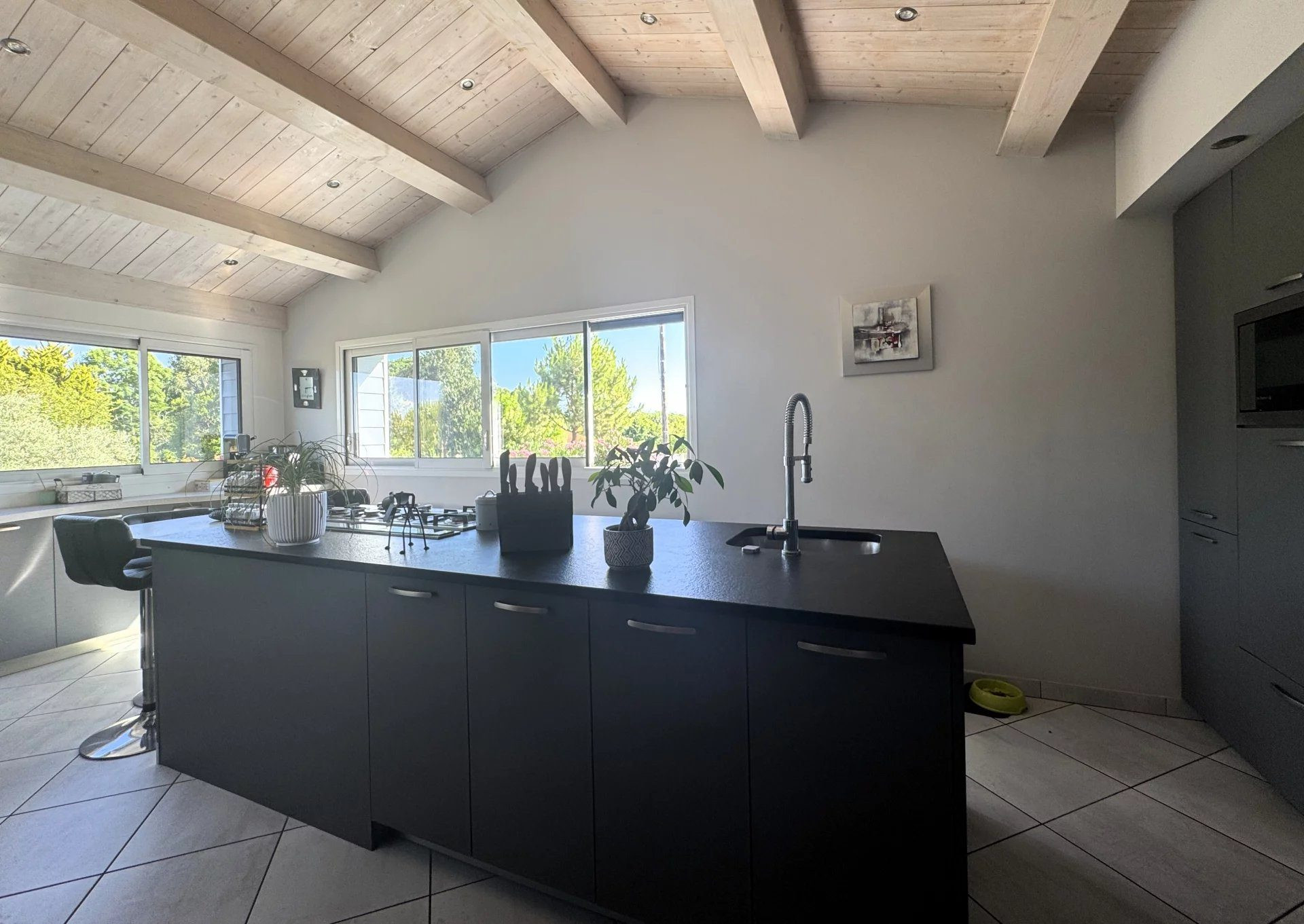 Immeuble 375 m² · à Saint-Augustin · 375 m² · 696 600 €