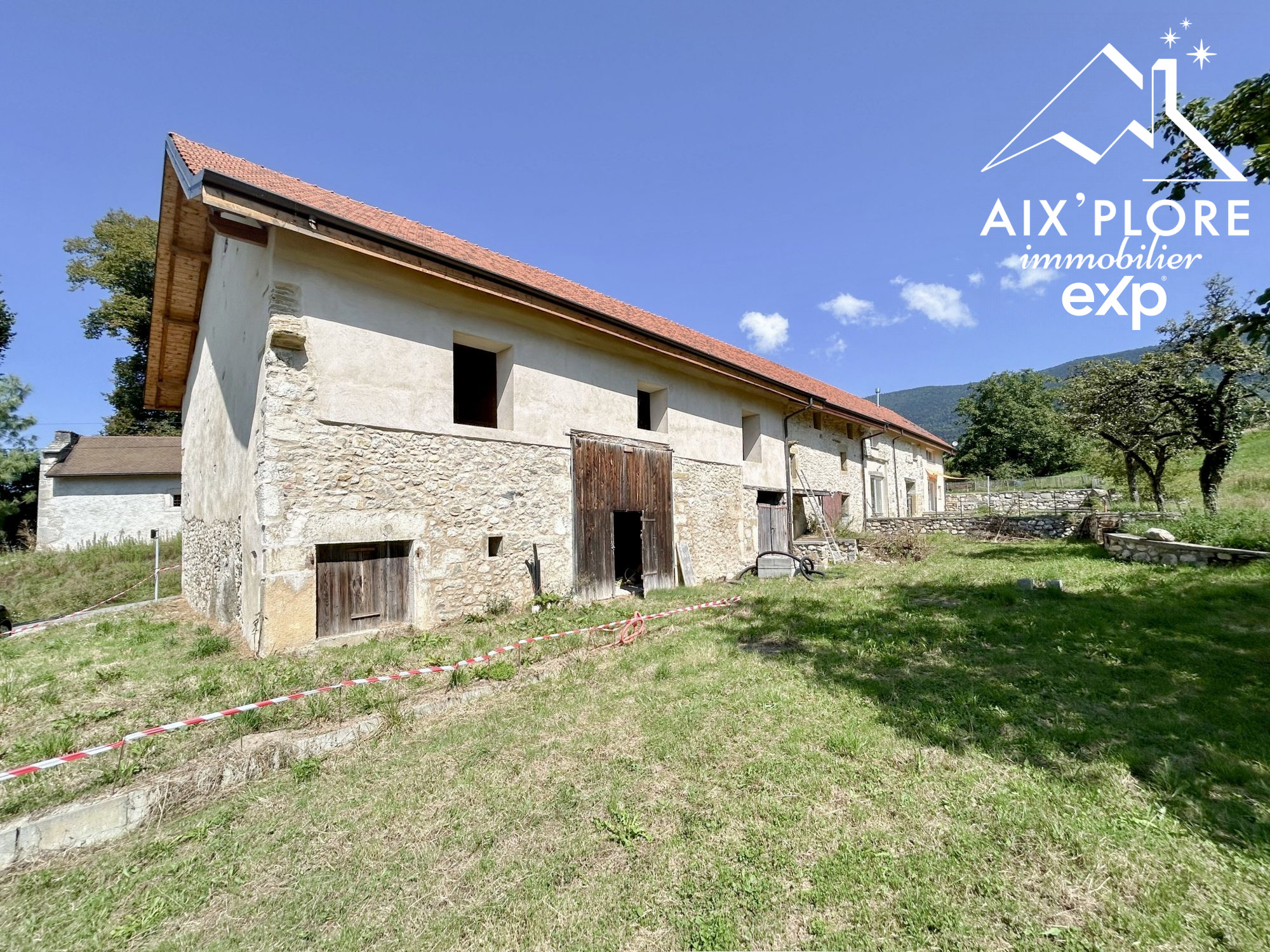 Grange de 592 m² sur parcelle de 889 m²
