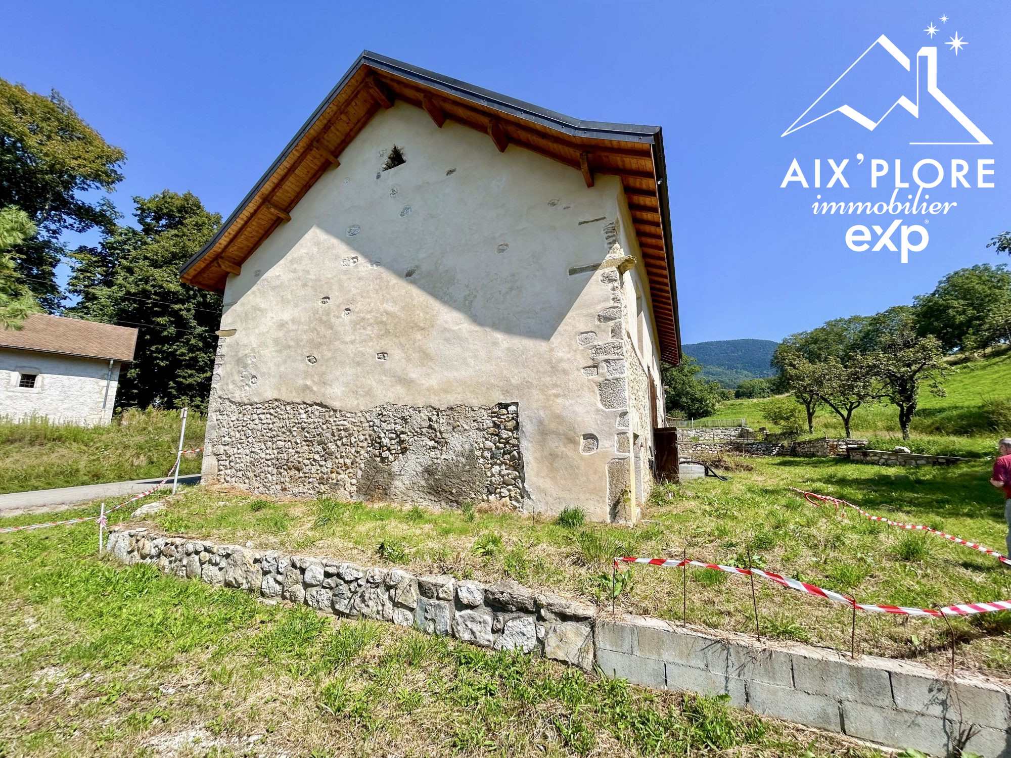 Grange de 592 m² sur parcelle de 889 m²