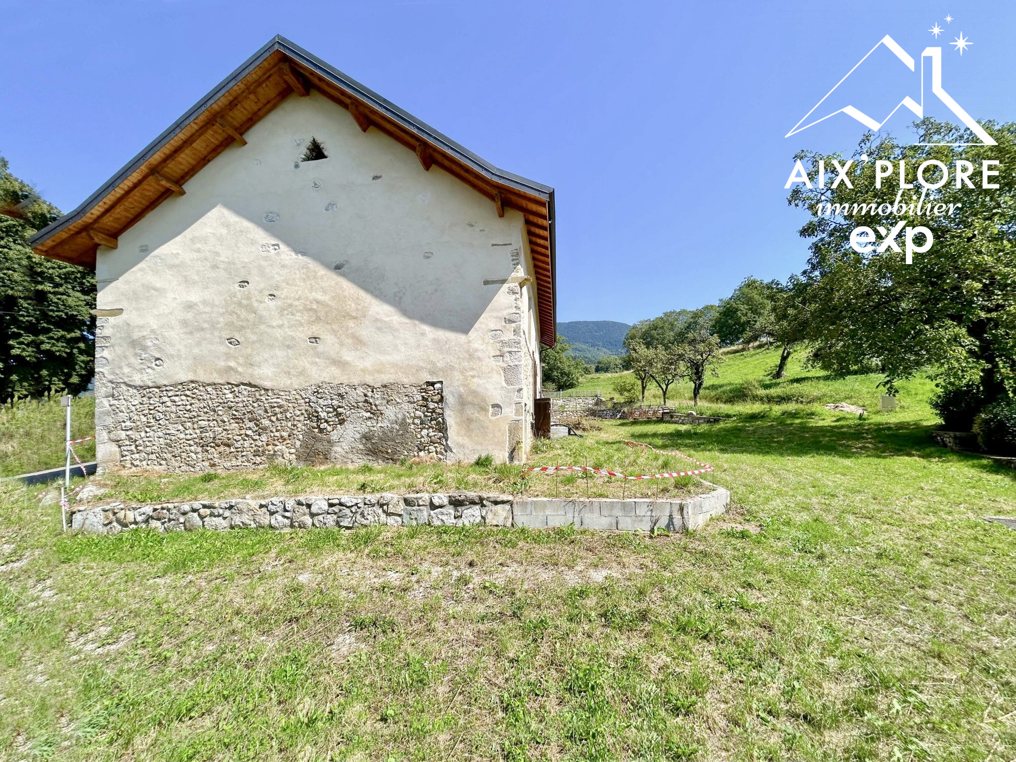 Barn of 592 m² on a plot of 889 m² 3