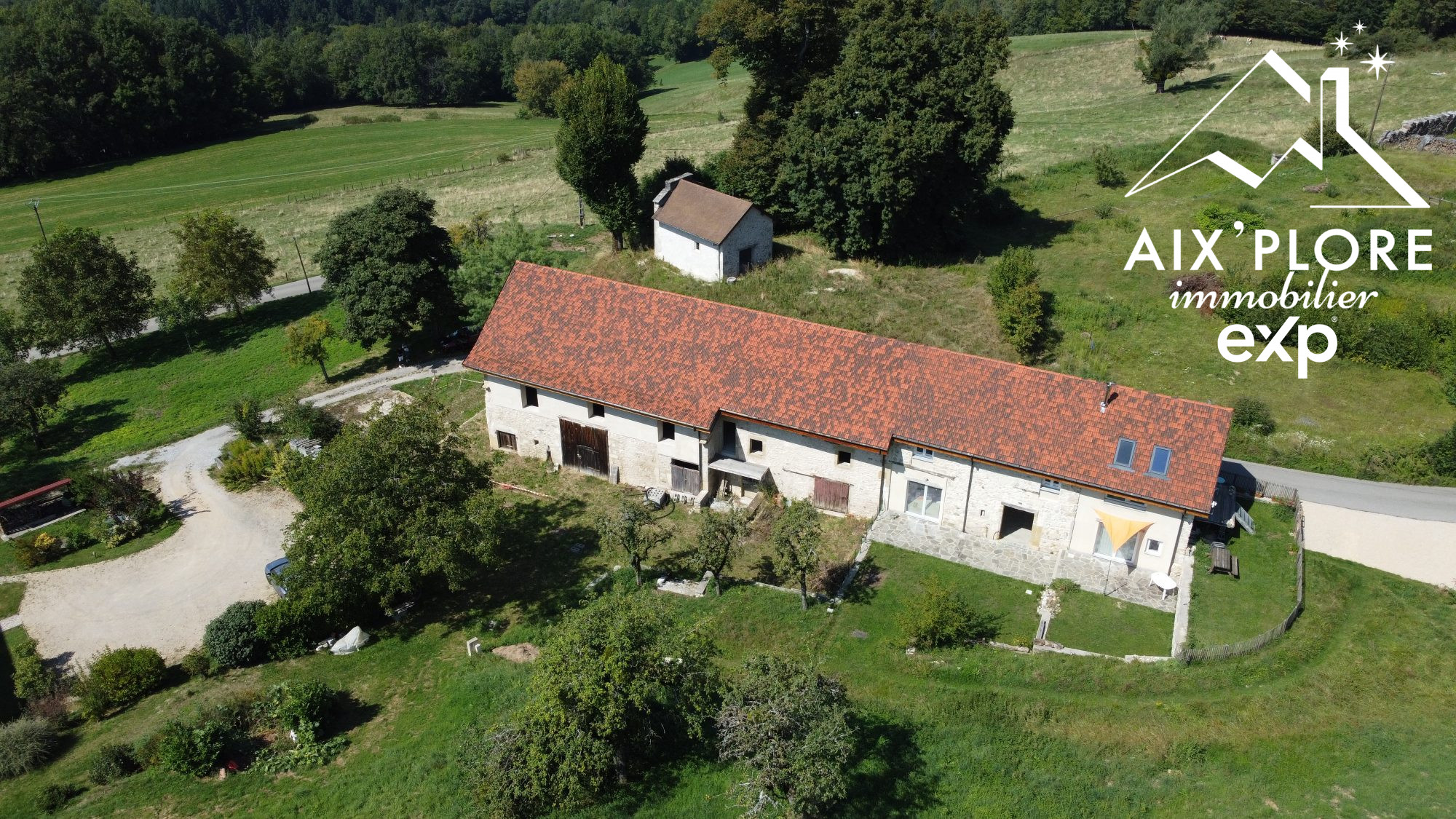 Barn of 592 m² on a plot of 889 m² 4