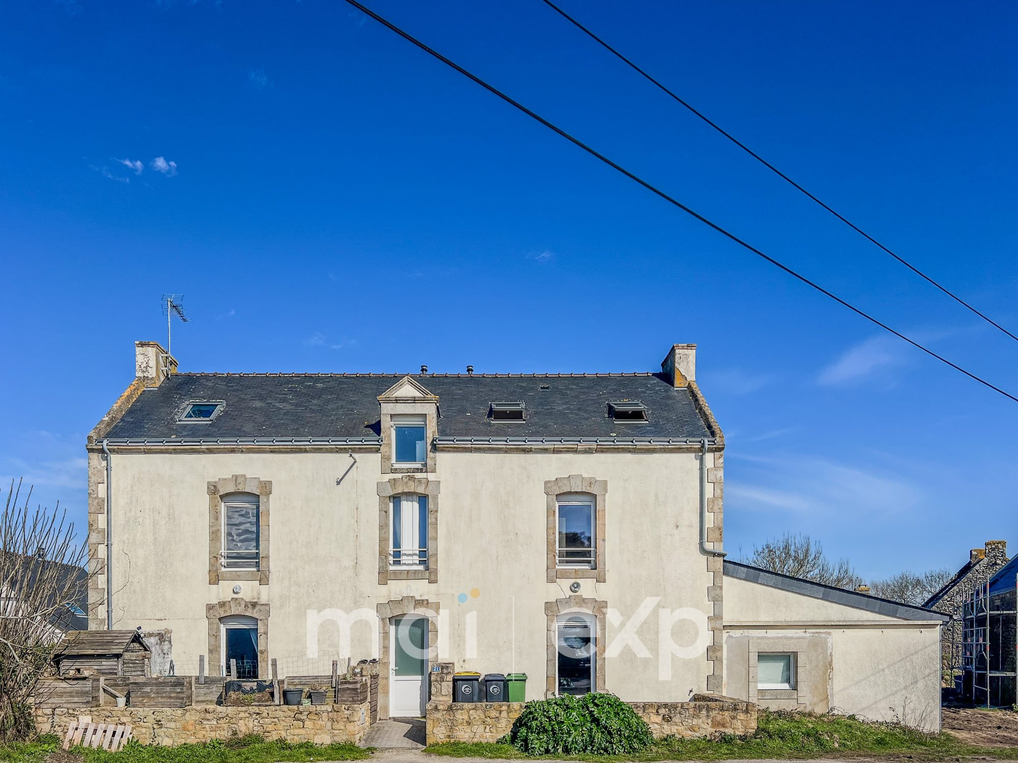 Crucuno — Immeuble de rapport, 2 appartements T3 en duplex + grange