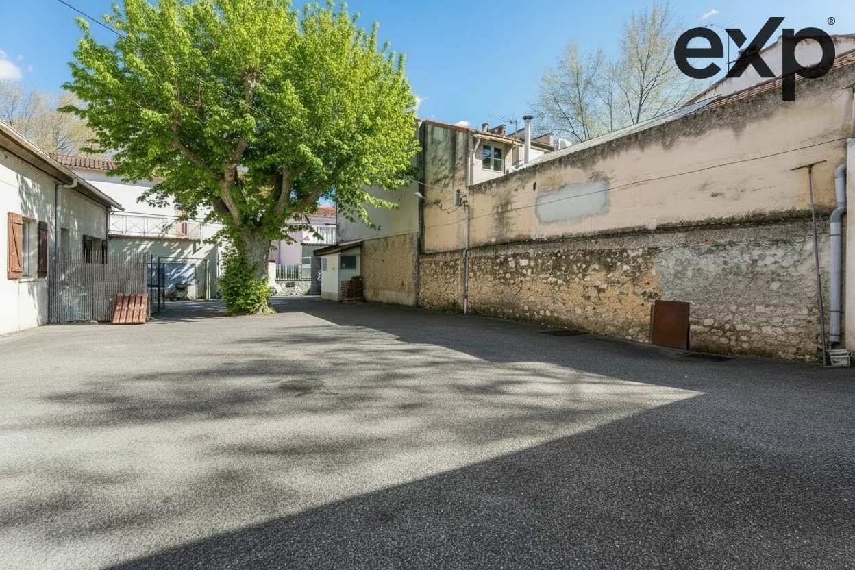 LAND OPPORTUNITY WITH STRONG DEVELOPMENT POTENTIAL (ZONE UB2) 3