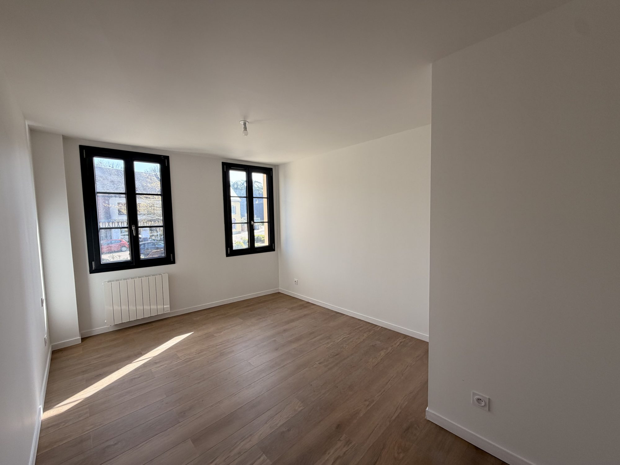 À VENDRE - Maison entièrement rénové + local commercial