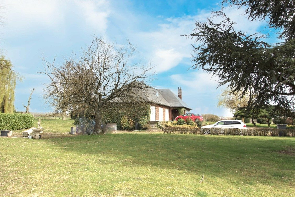👉 Individual House 200 m² – Plot 5,000 m² with tennis court – Fretin 3