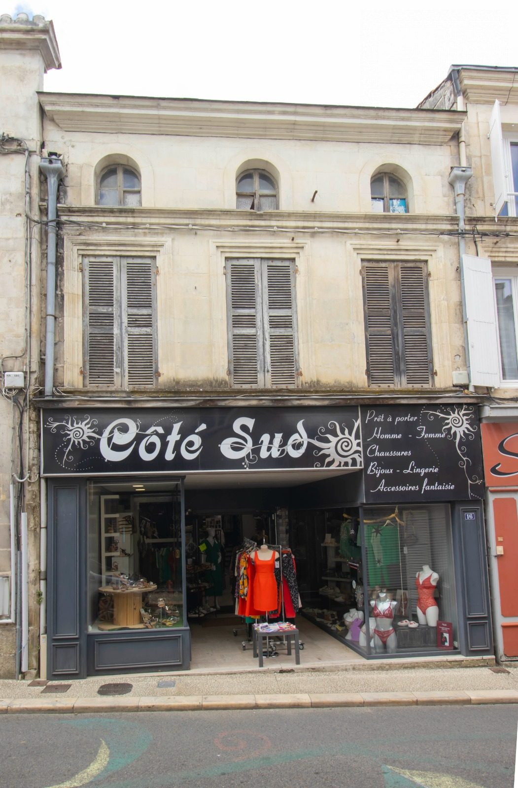 Immeuble à vendre à Pons