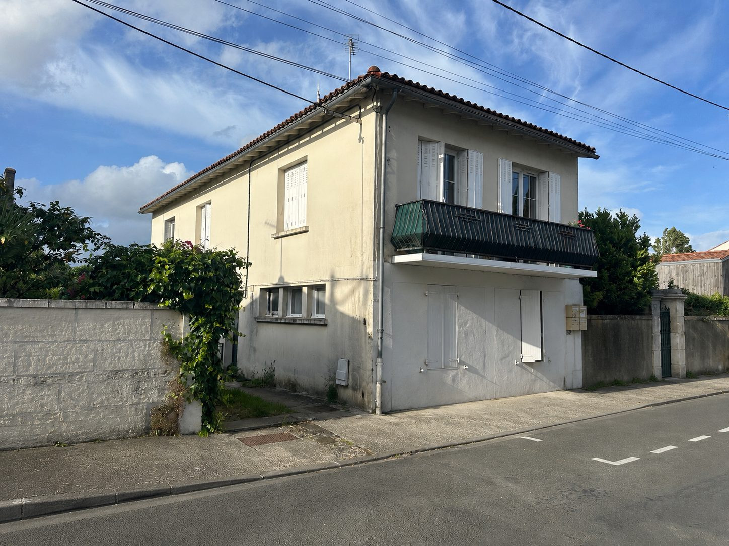 Immeuble de rapport loué – 4 appartements T2 – Saintes rive gauche