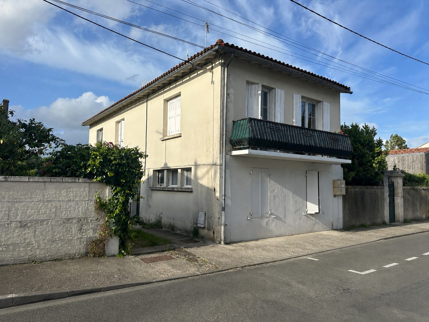 Immeuble de rapport loué – 4 appartements T2 – Saintes rive gauche