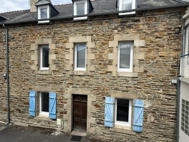RARE À LANNION – IMMEUBLE DE RAPPORT EN PIERRE – 6 STUDIOS